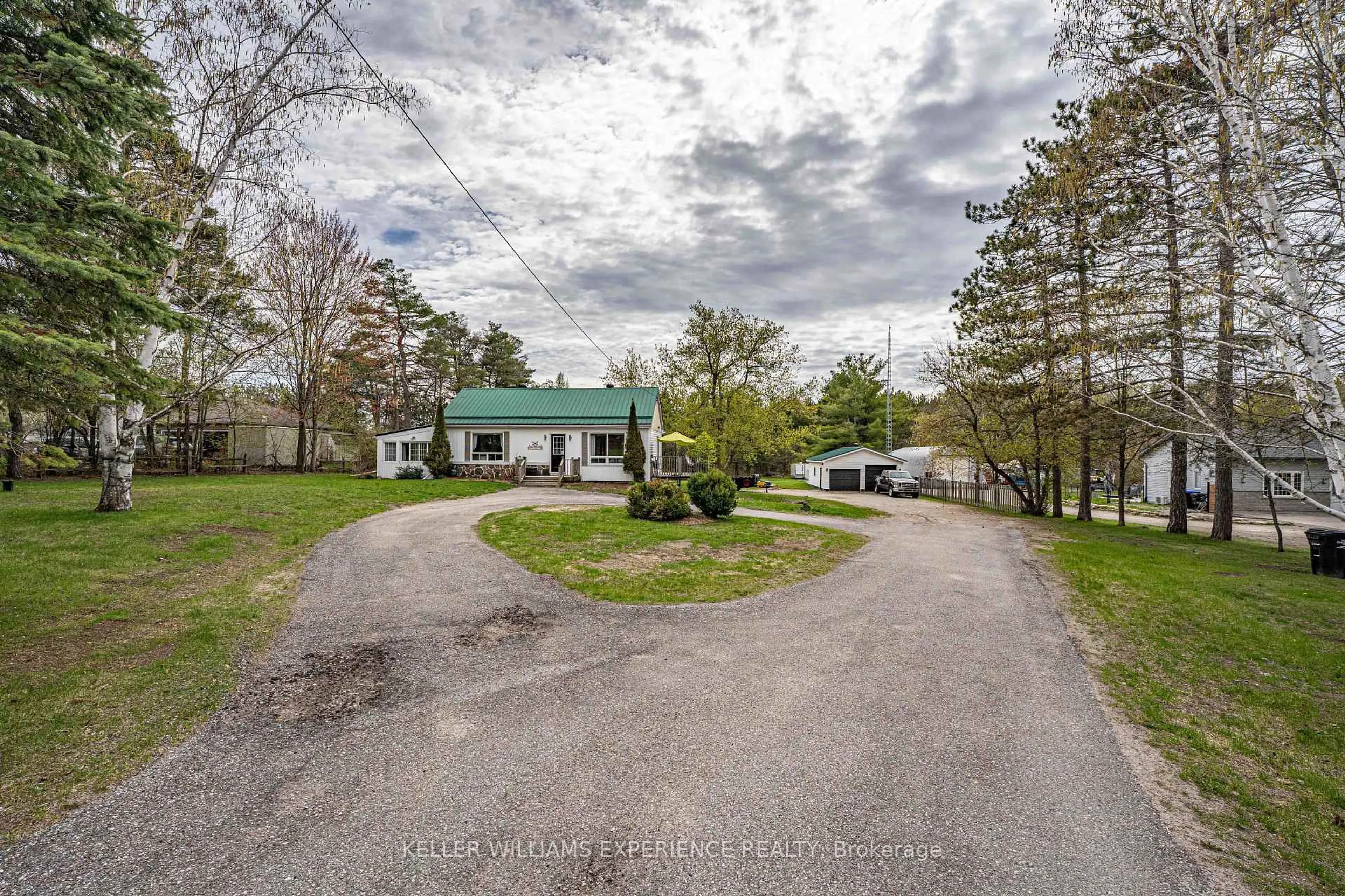 A pic from outside/outdoor area/front of a property/back of a property/a pic from drone, unknown for 3514 PENETANGUISHENE Rd, Oro-Medonte Ontario L4M 4Y8