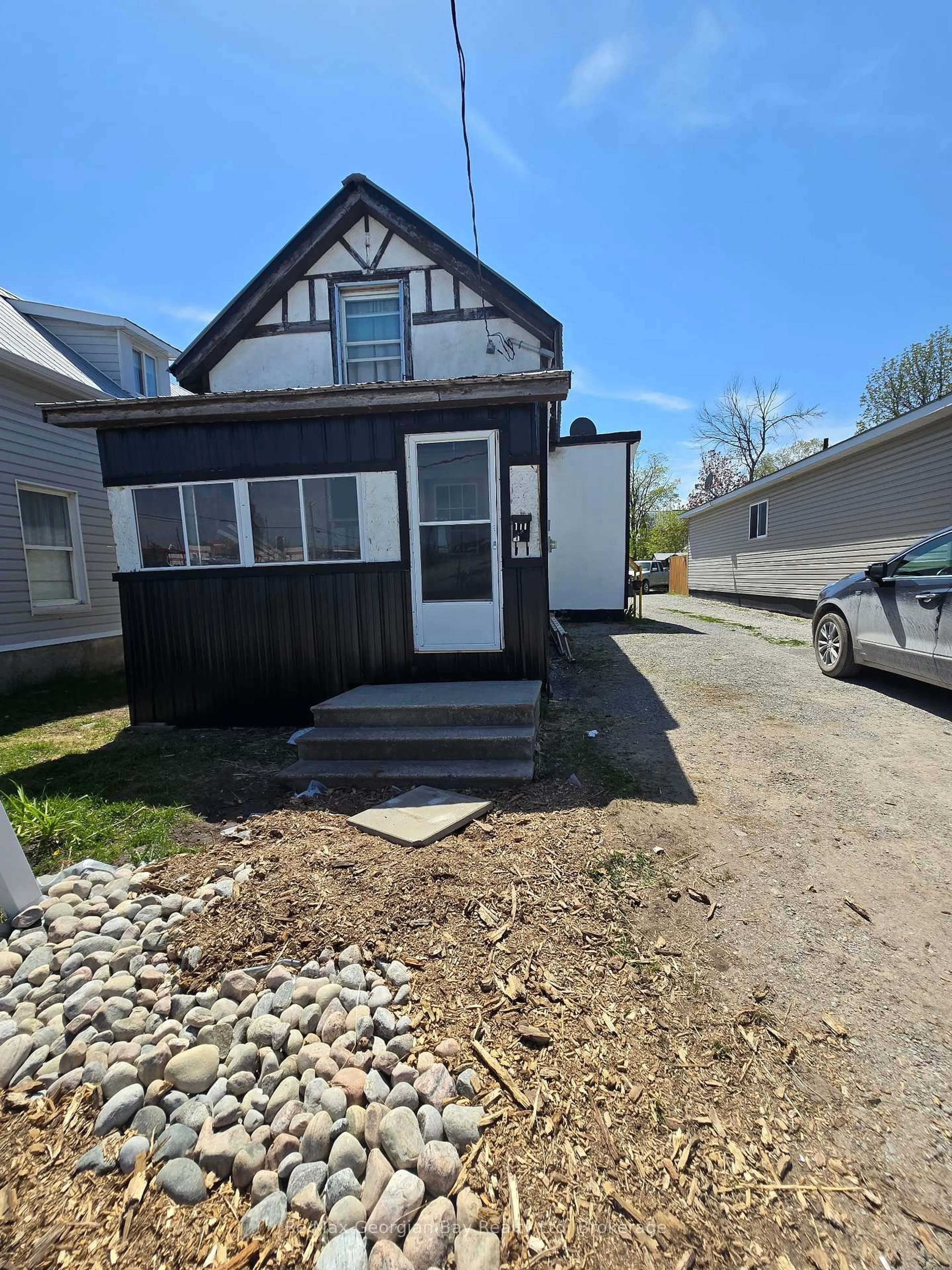 Unknown for 111 ANDREW St, Orillia Ontario L3V 5J3