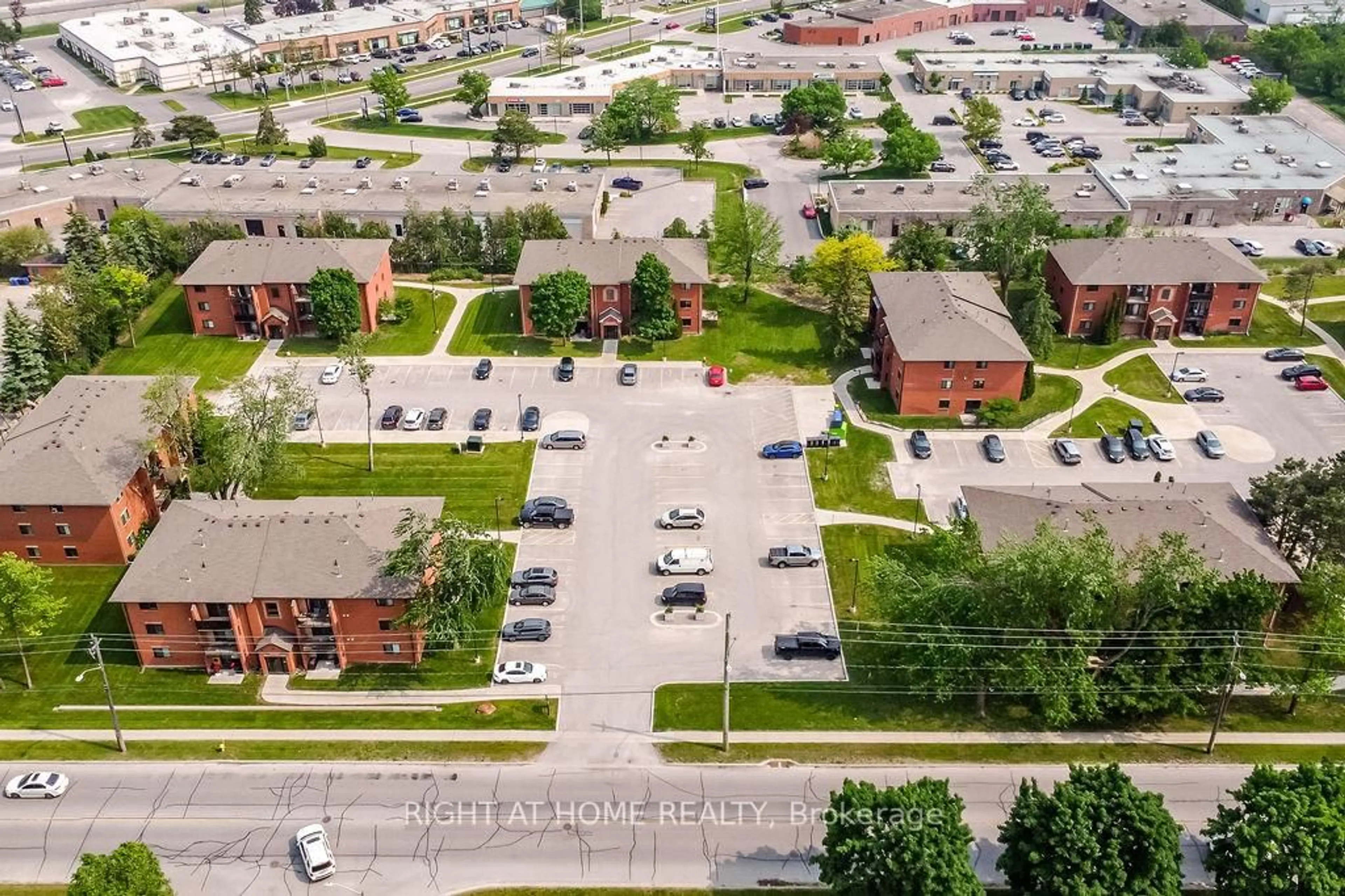 A pic from outside/outdoor area/front of a property/back of a property/a pic from drone, street for 179 Edgehill Dr #B6, Barrie Ontario L4N 1L9