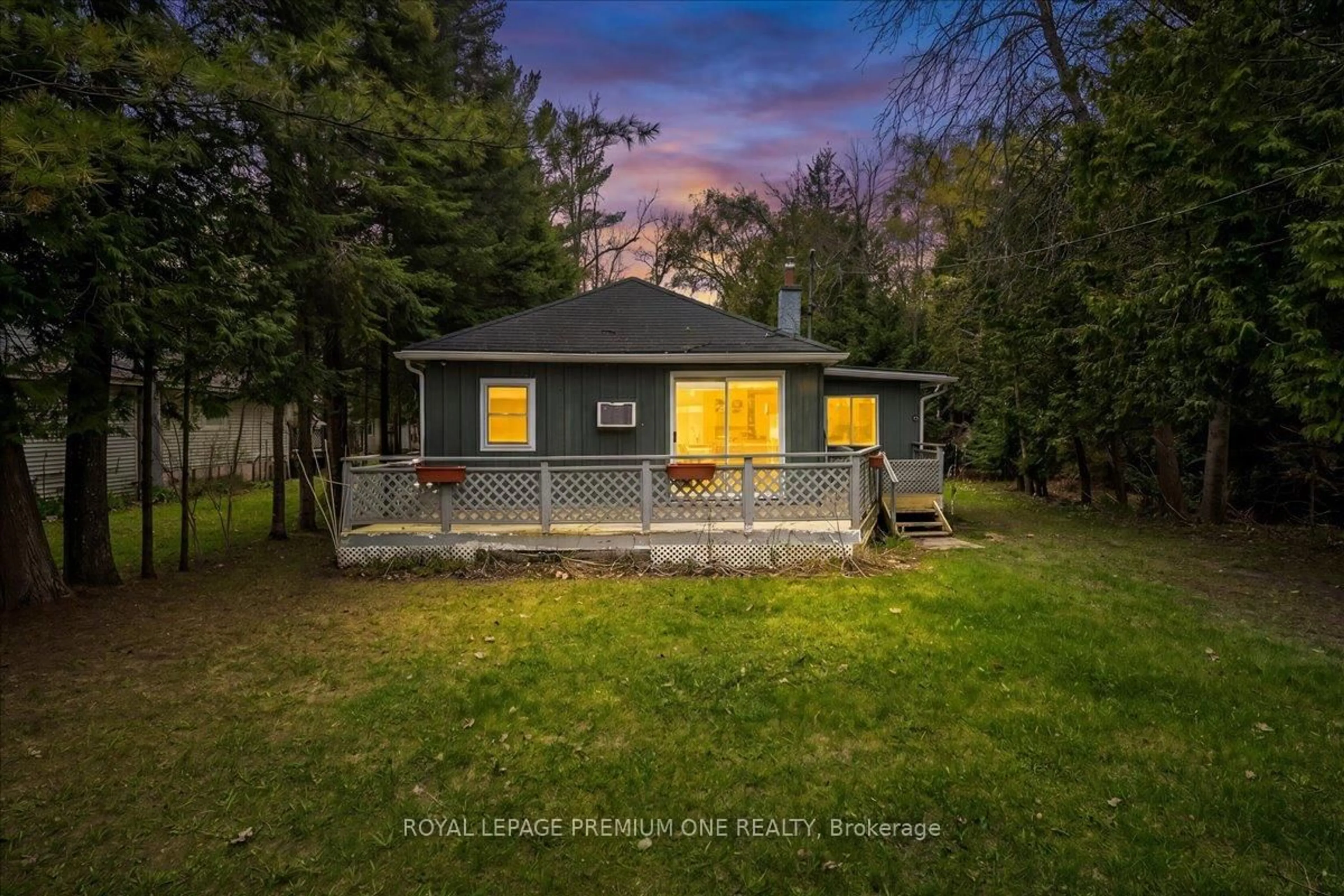 A pic from outside/outdoor area/front of a property/back of a property/a pic from drone, unknown for 40 45th St, Wasaga Beach Ontario L9Z 1Z3