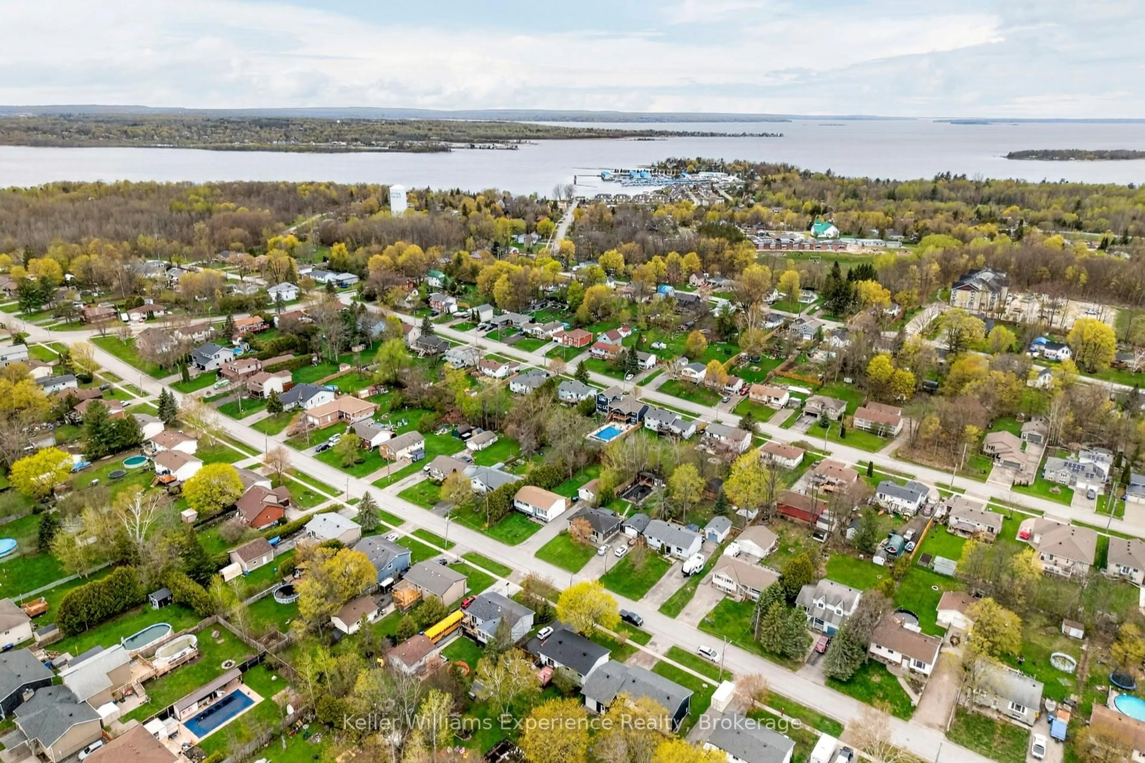 A pic from outside/outdoor area/front of a property/back of a property/a pic from drone, water/lake/river/ocean view for 72 BAY St, Tay Ontario L0K 2A0