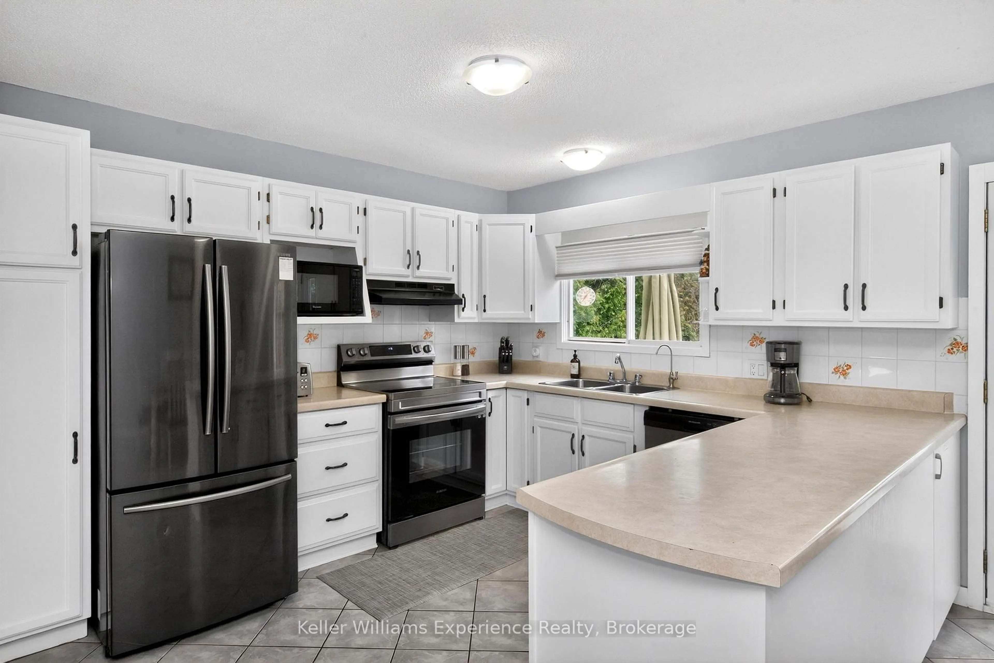 Open concept kitchen, ceramic/tile floor for 72 BAY St, Tay Ontario L0K 2A0
