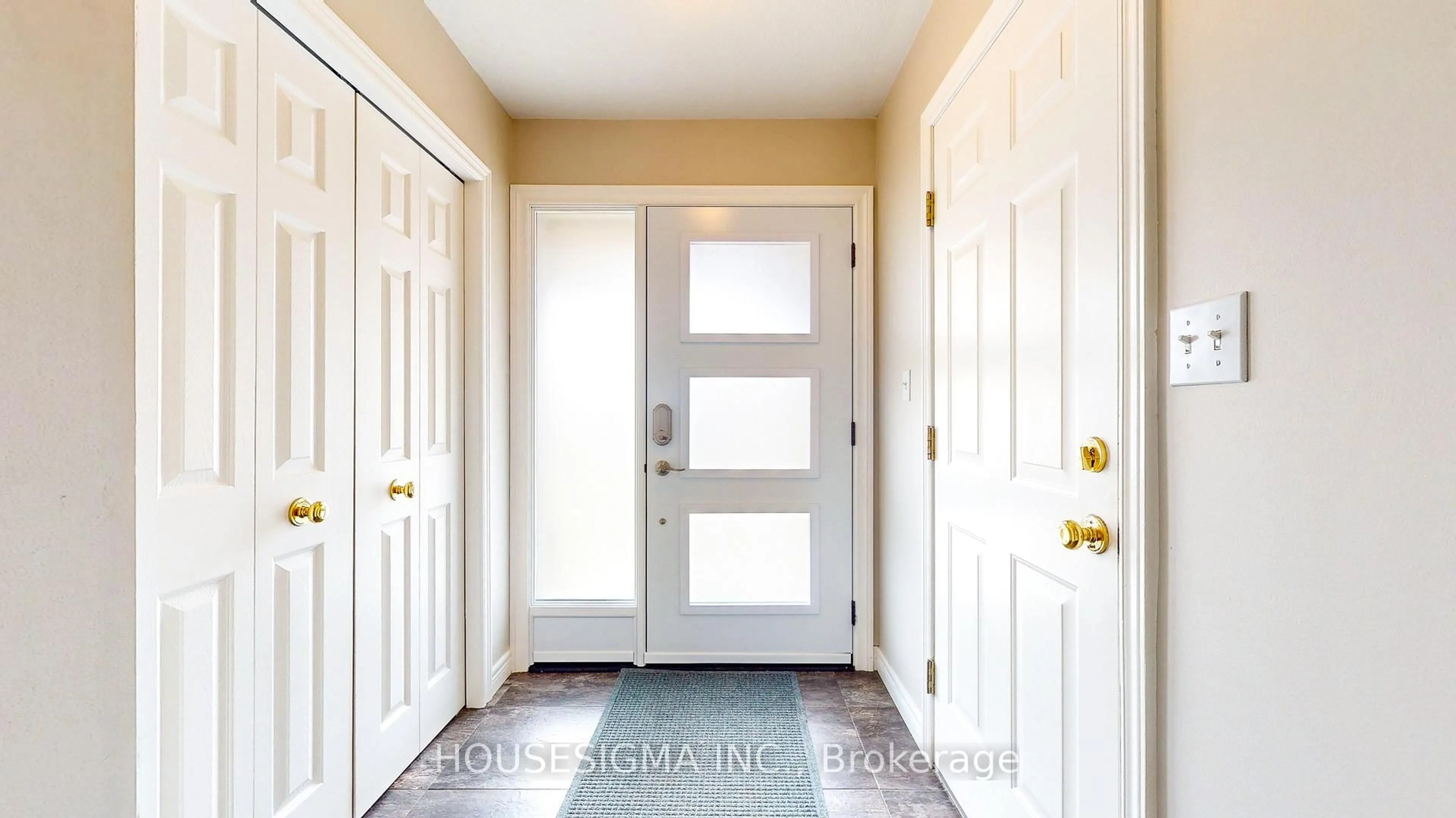 Indoor entryway for 22 Highlands Cres, Collingwood Ontario L9Y 5H3