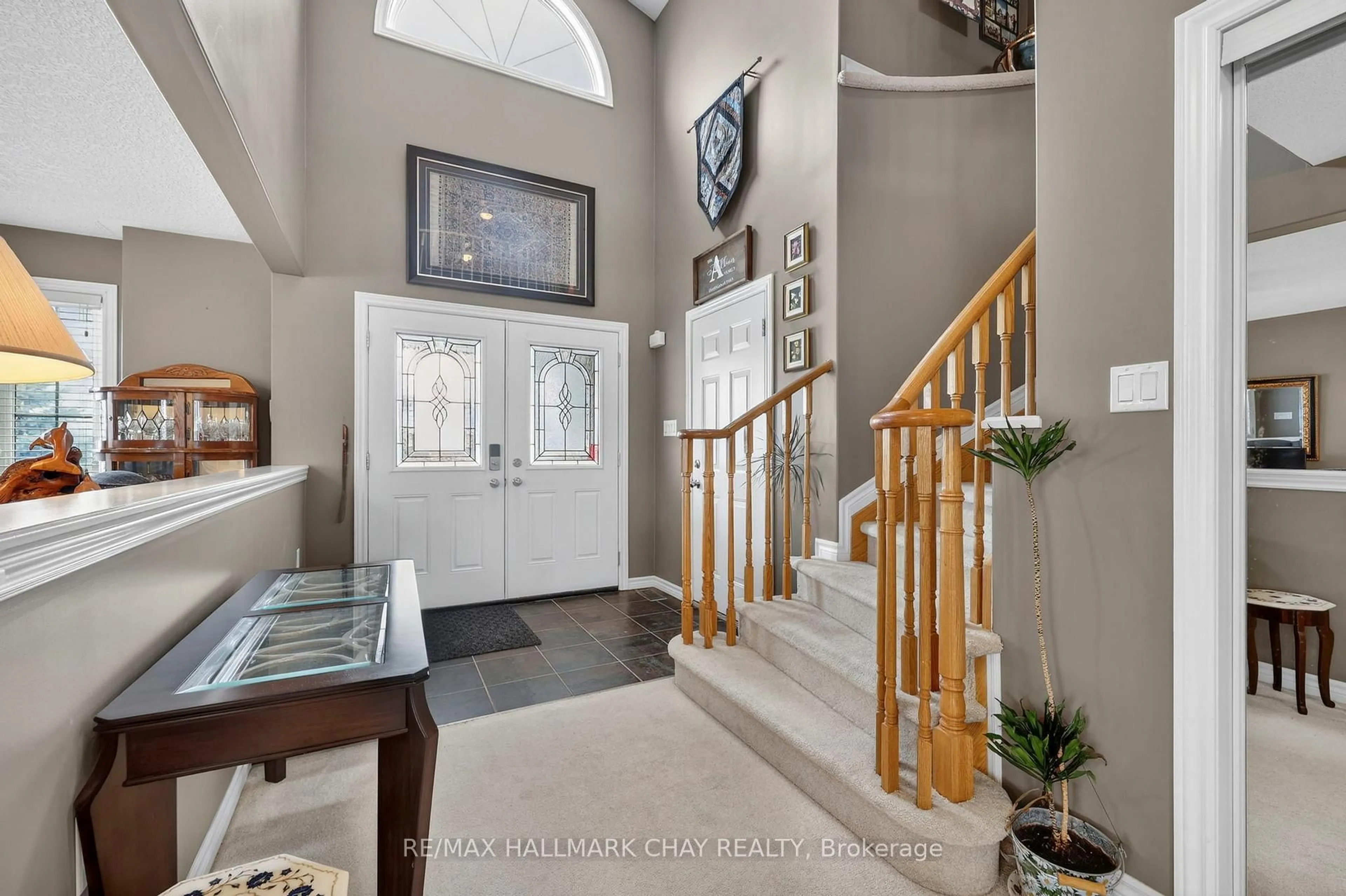 Indoor entryway for 16 Sheppard Dr, Tay Ontario L0K 2A0