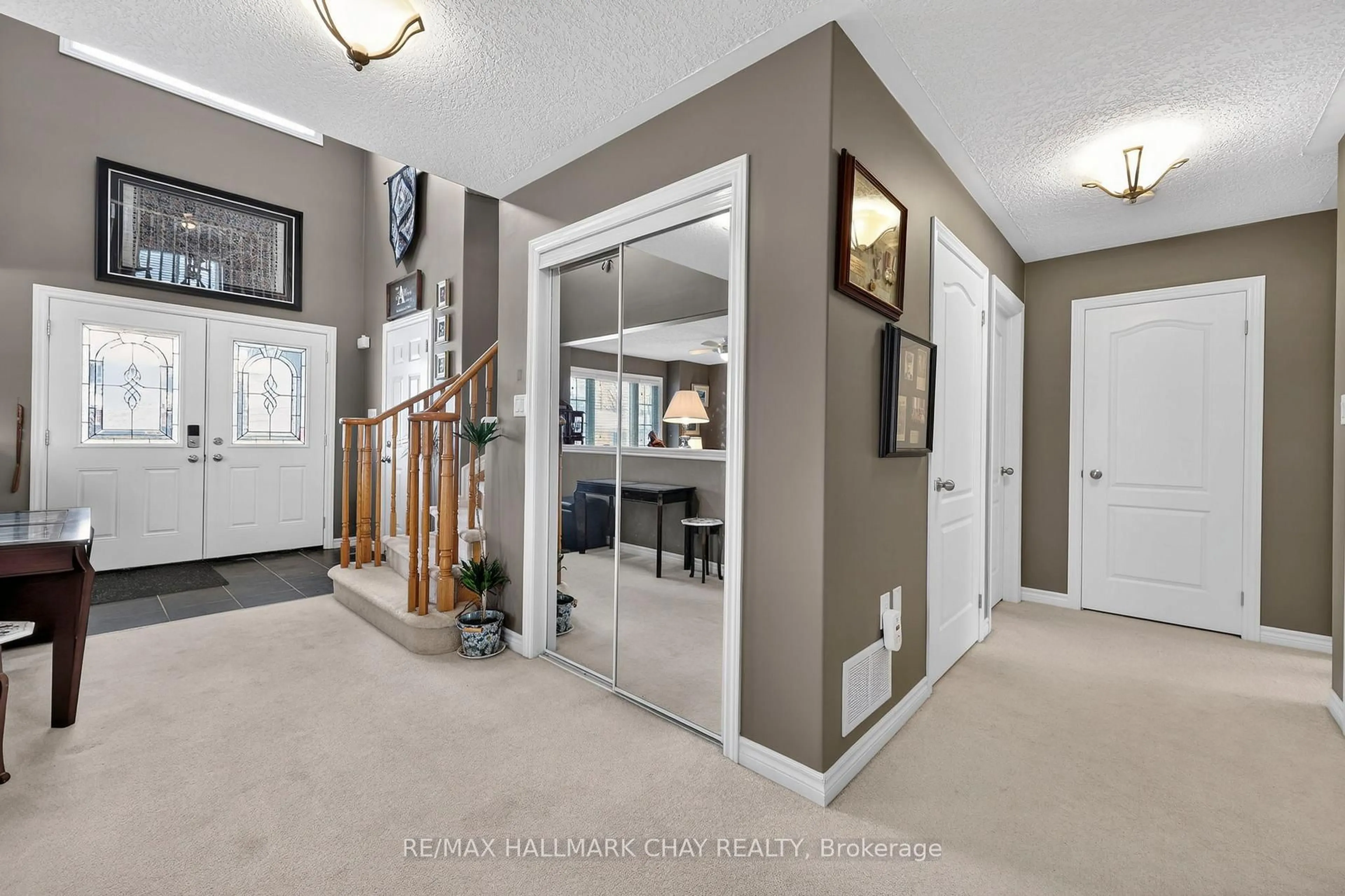 Indoor entryway for 16 Sheppard Dr, Tay Ontario L0K 2A0