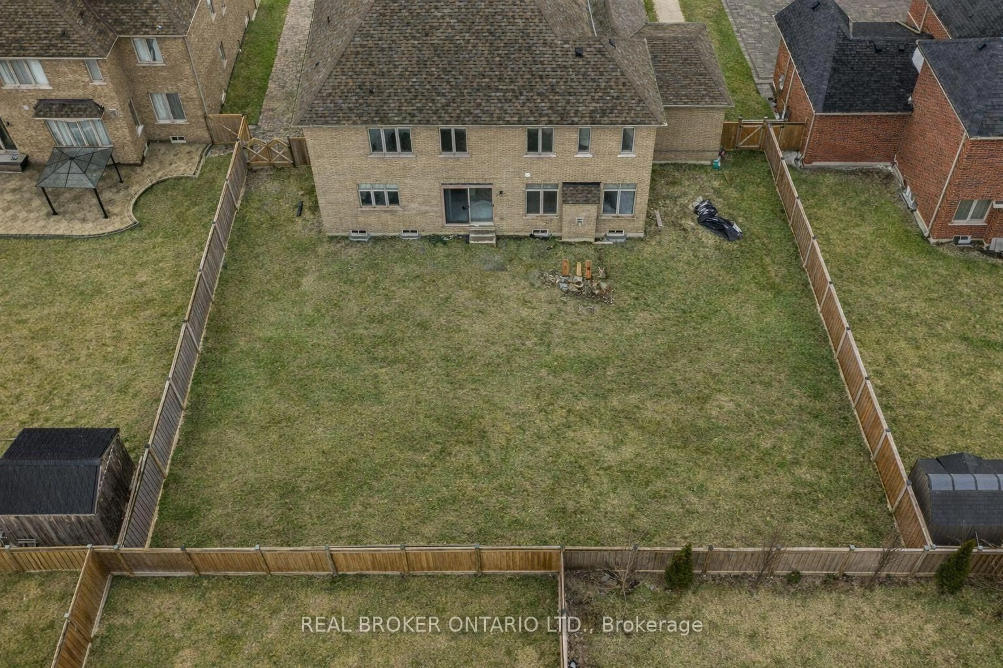 A pic from outside/outdoor area/front of a property/back of a property/a pic from drone, building for 56 Redmond Cres, Springwater Ontario L9X 2A2