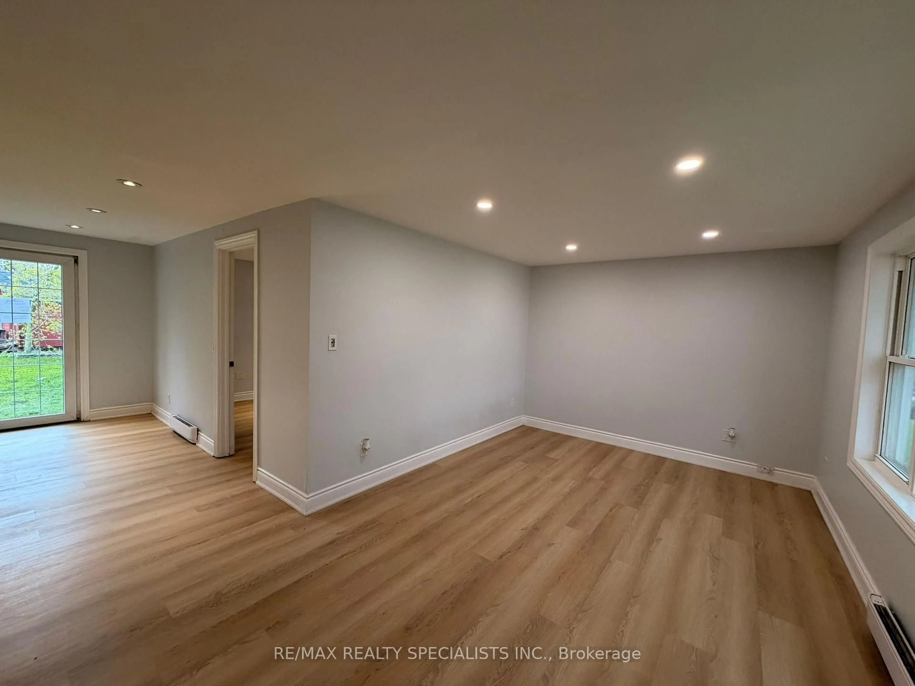 A pic of a room for 29 Carlton St, Orillia Ontario L3V 6B6