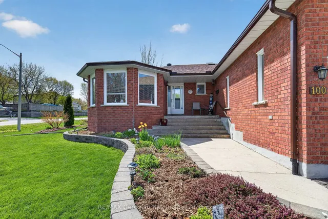 100 Peel St, Penetanguishene 2