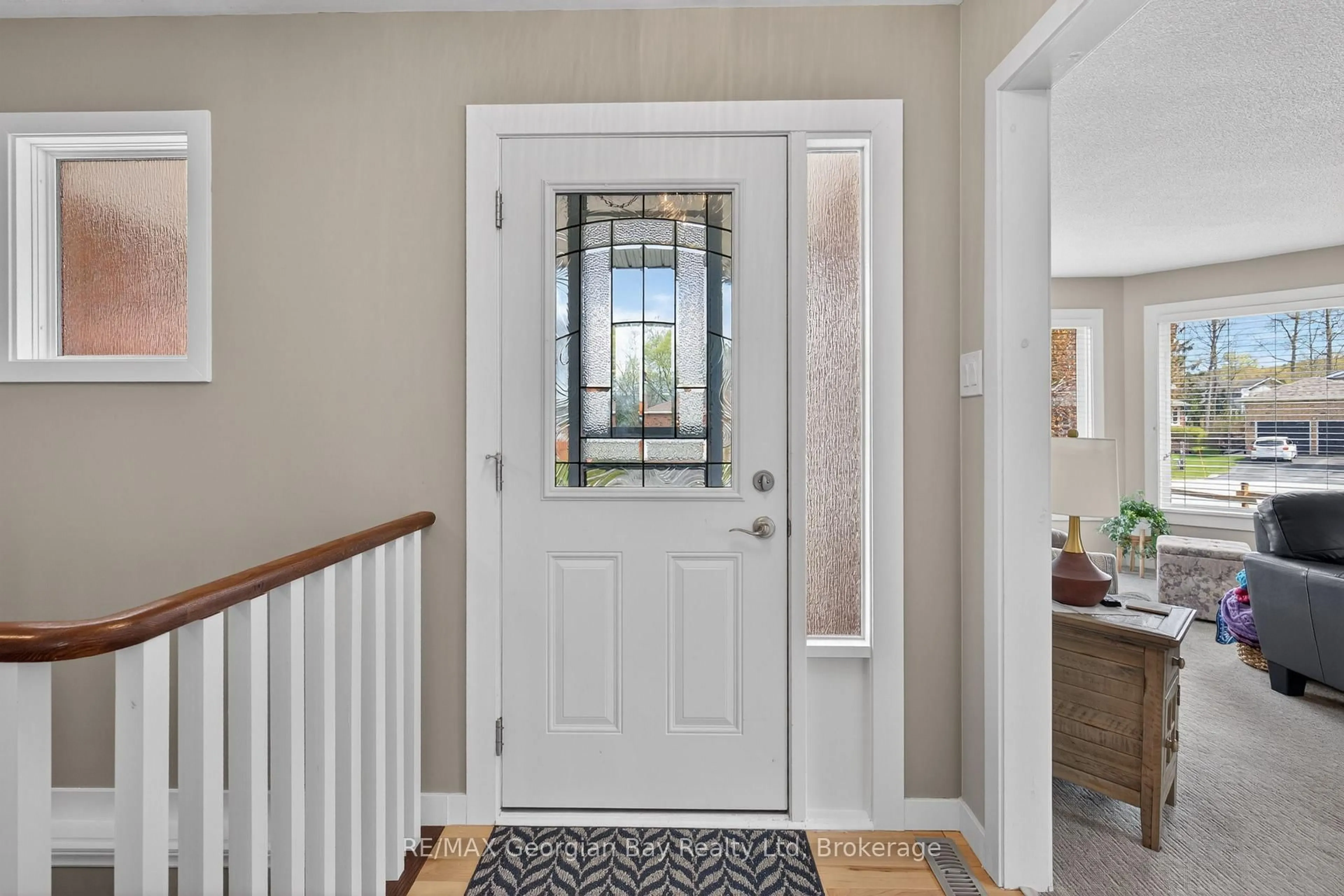 Indoor entryway for 100 Peel St, Penetanguishene Ontario L9M 1C3