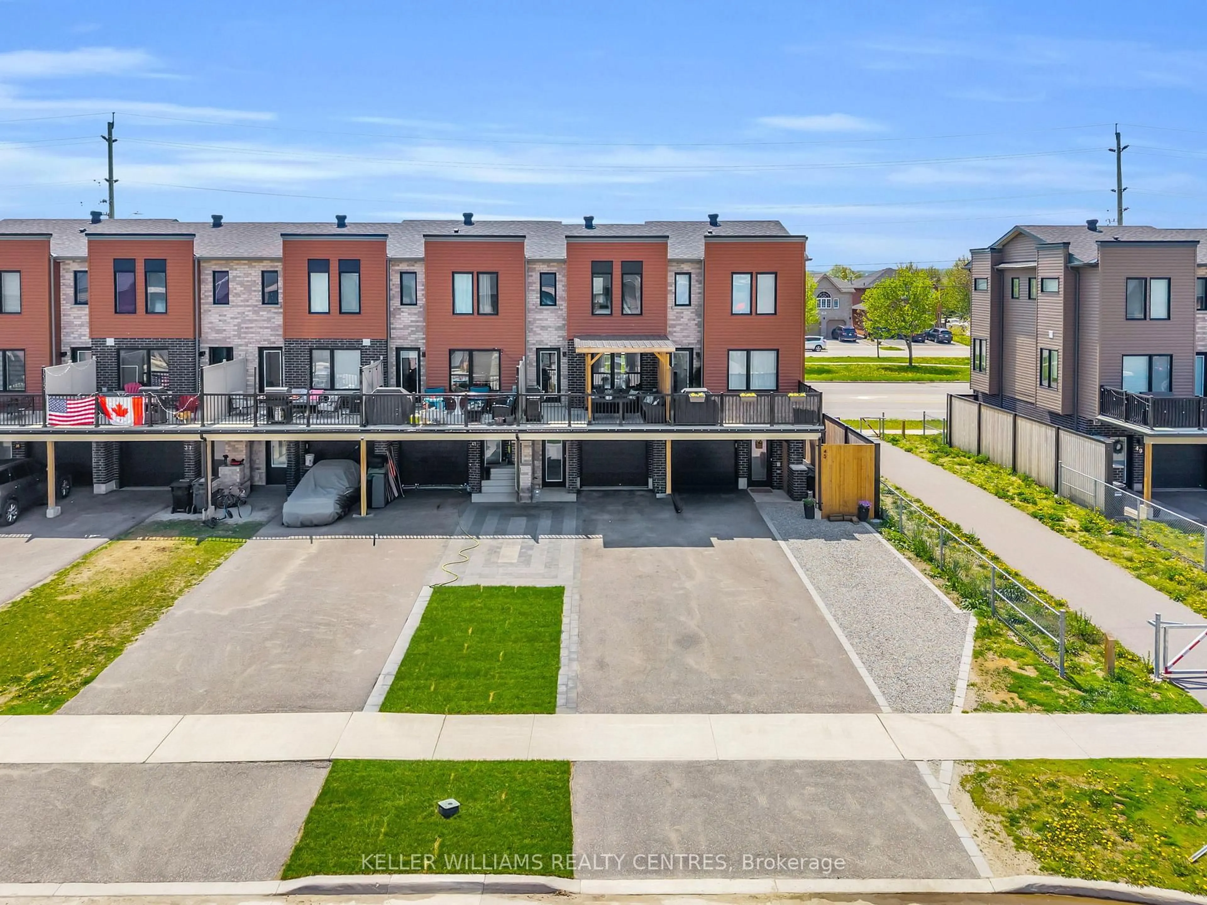 A pic from outside/outdoor area/front of a property/back of a property/a pic from drone, street for 43 Fairlane Ave, Barrie Ontario L9J 0N1