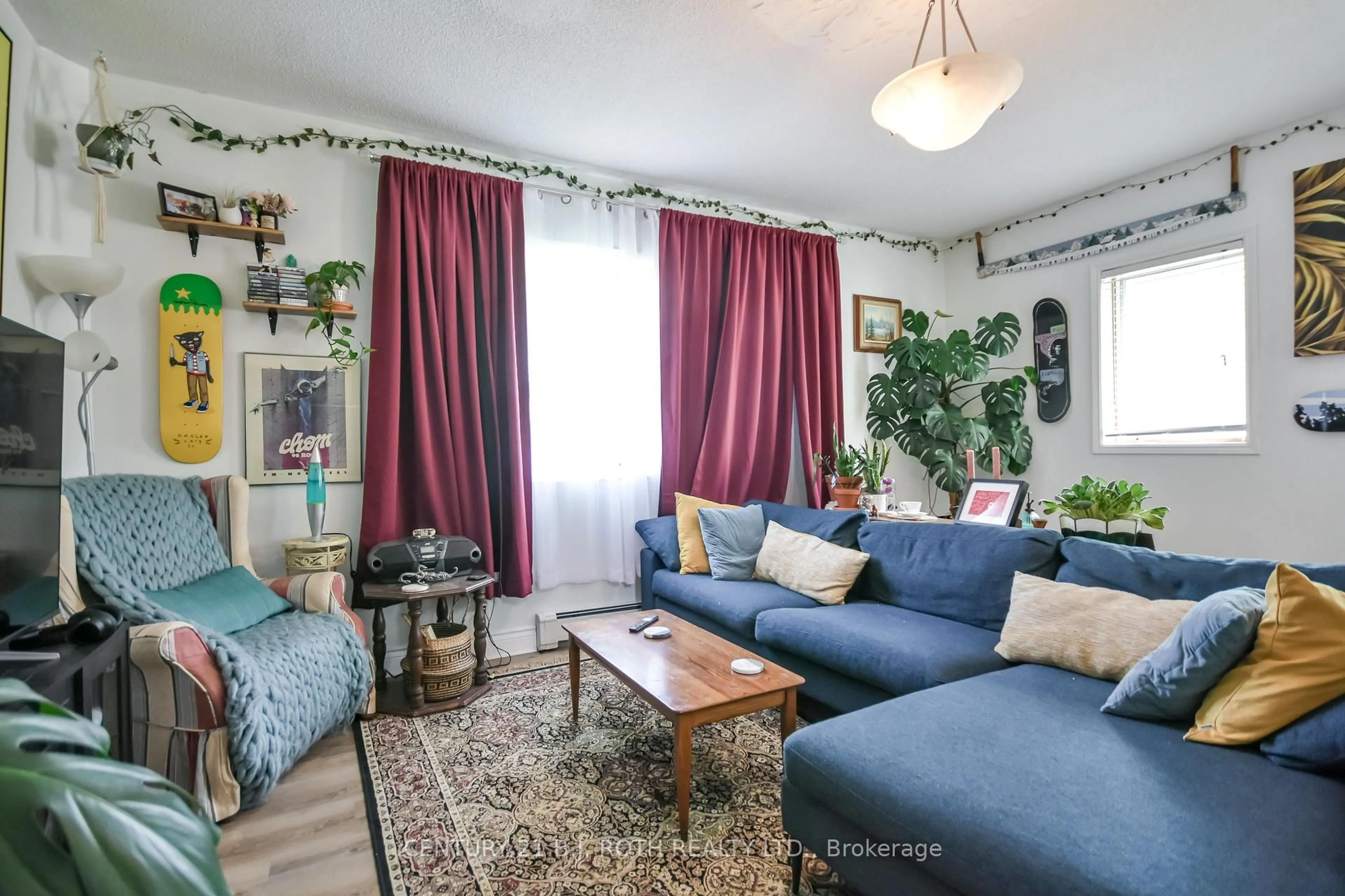 Living room with furniture, unknown for 198 Barrie Rd, Orillia Ontario L3V 2R3