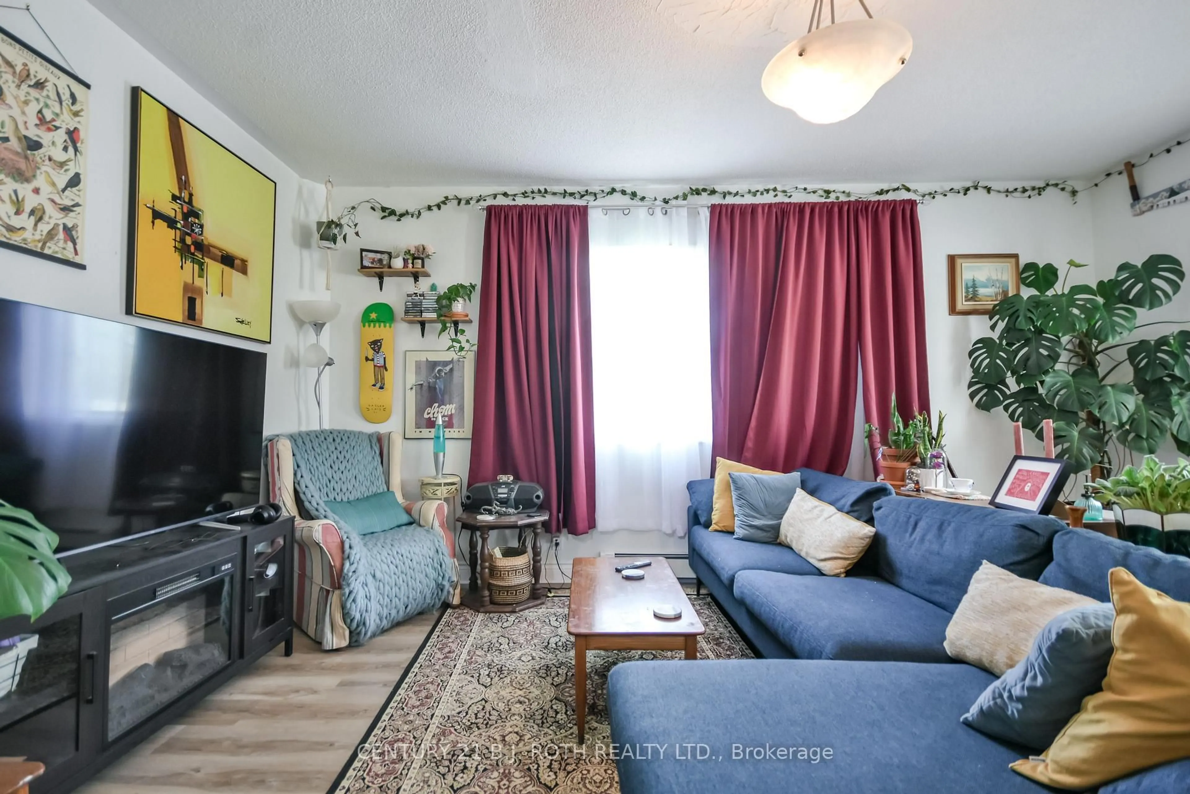 Living room with furniture, unknown for 198 Barrie Rd, Orillia Ontario L3V 2R3