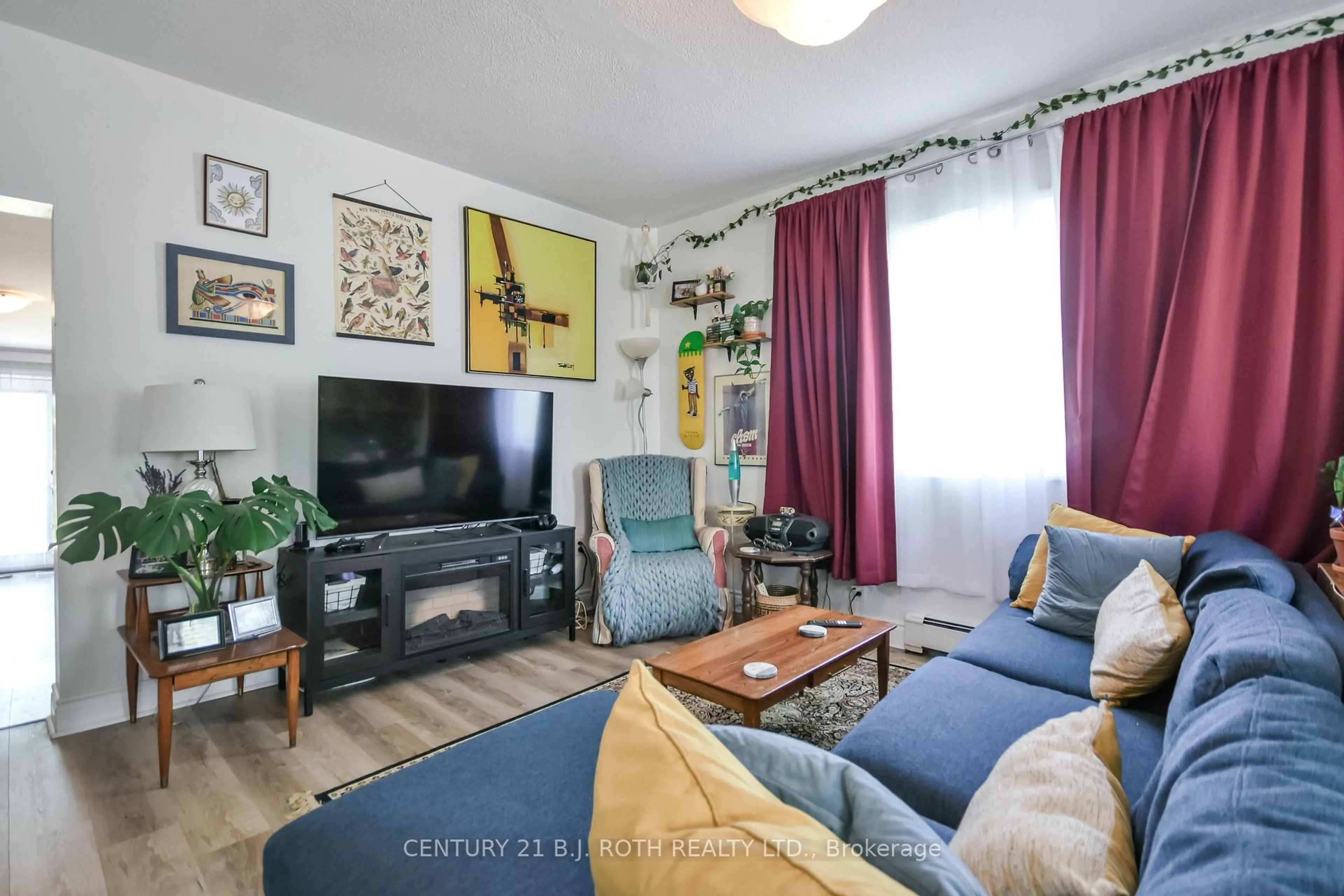 Living room with furniture, wood/laminate floor for 198 Barrie Rd, Orillia Ontario L3V 2R3