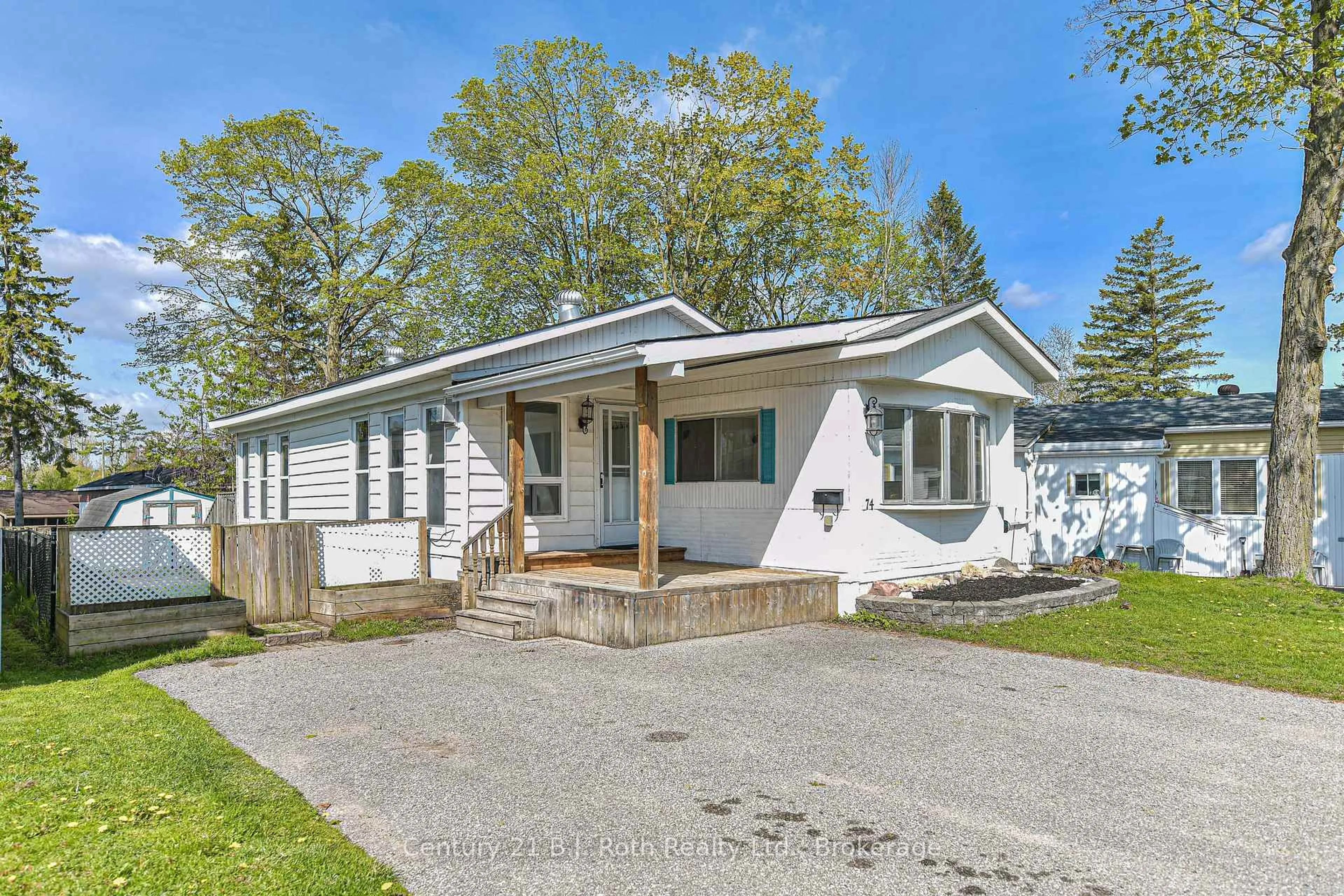 Home with vinyl exterior material, street for 580 West St #74, Orillia Ontario L3V 6L8