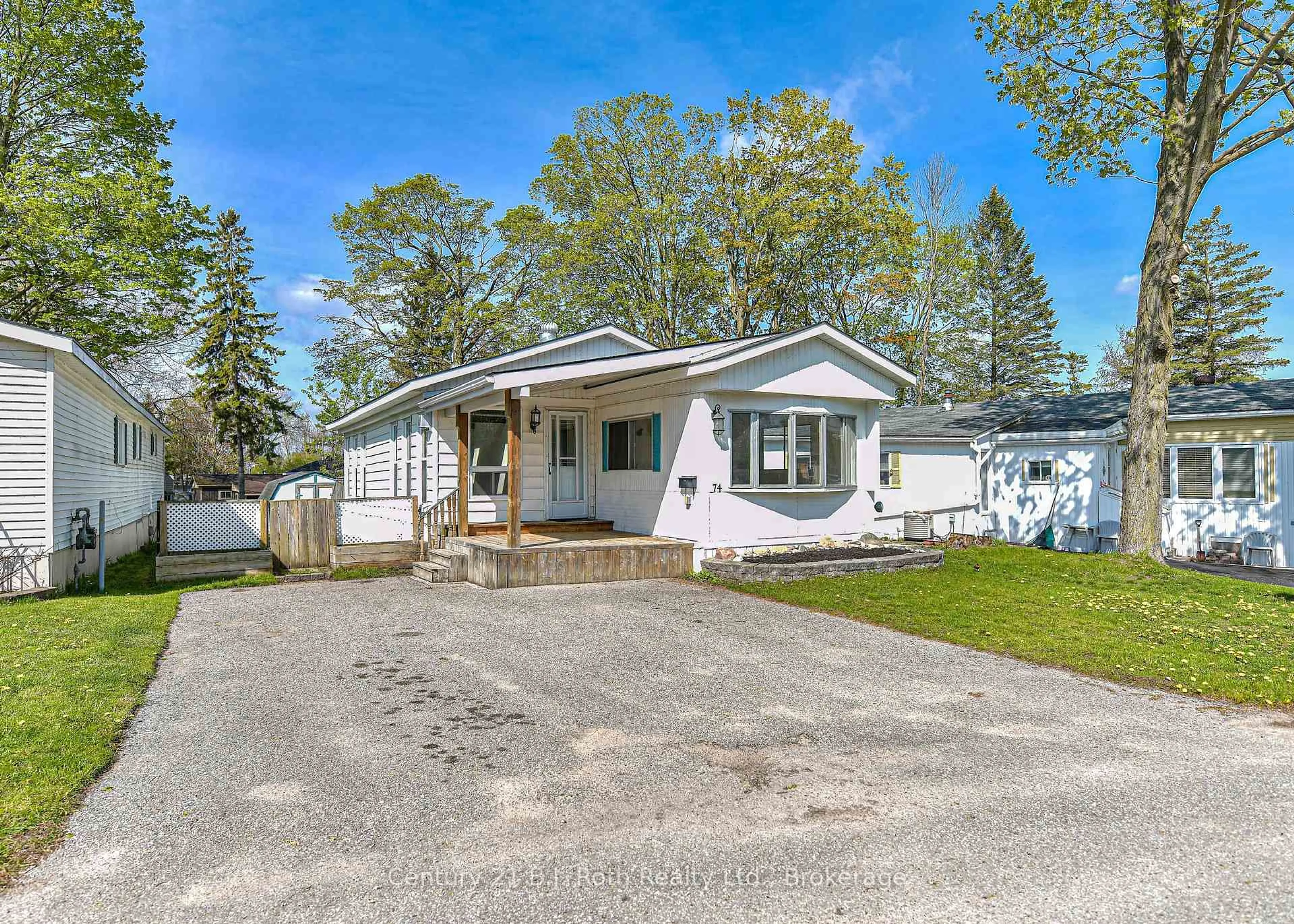 Home with vinyl exterior material, street for 580 West St #74, Orillia Ontario L3V 6L8