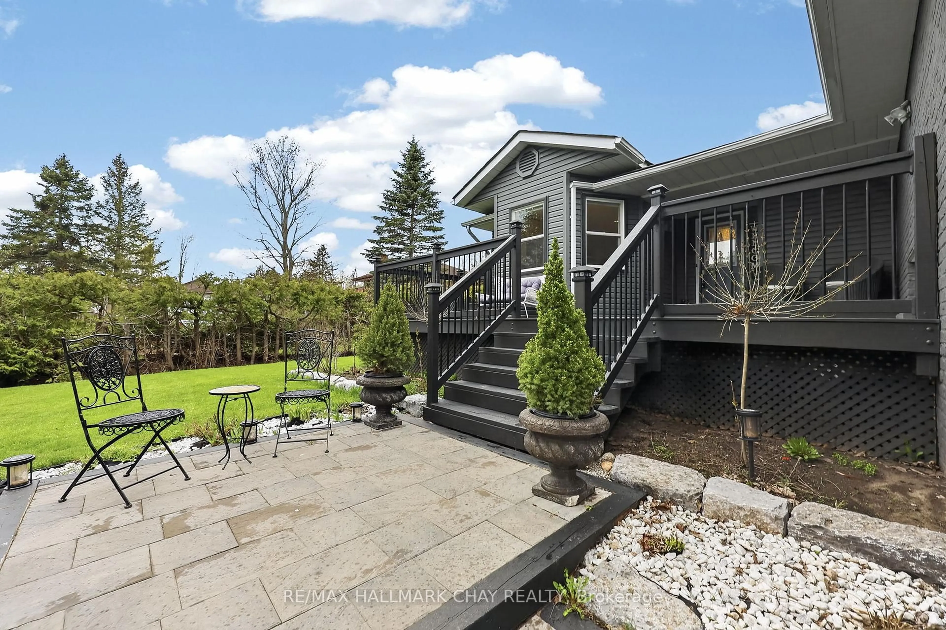 Patio, unknown for 2330 Lakeshore Rd, Oro-Medonte Ontario L0L 1T0