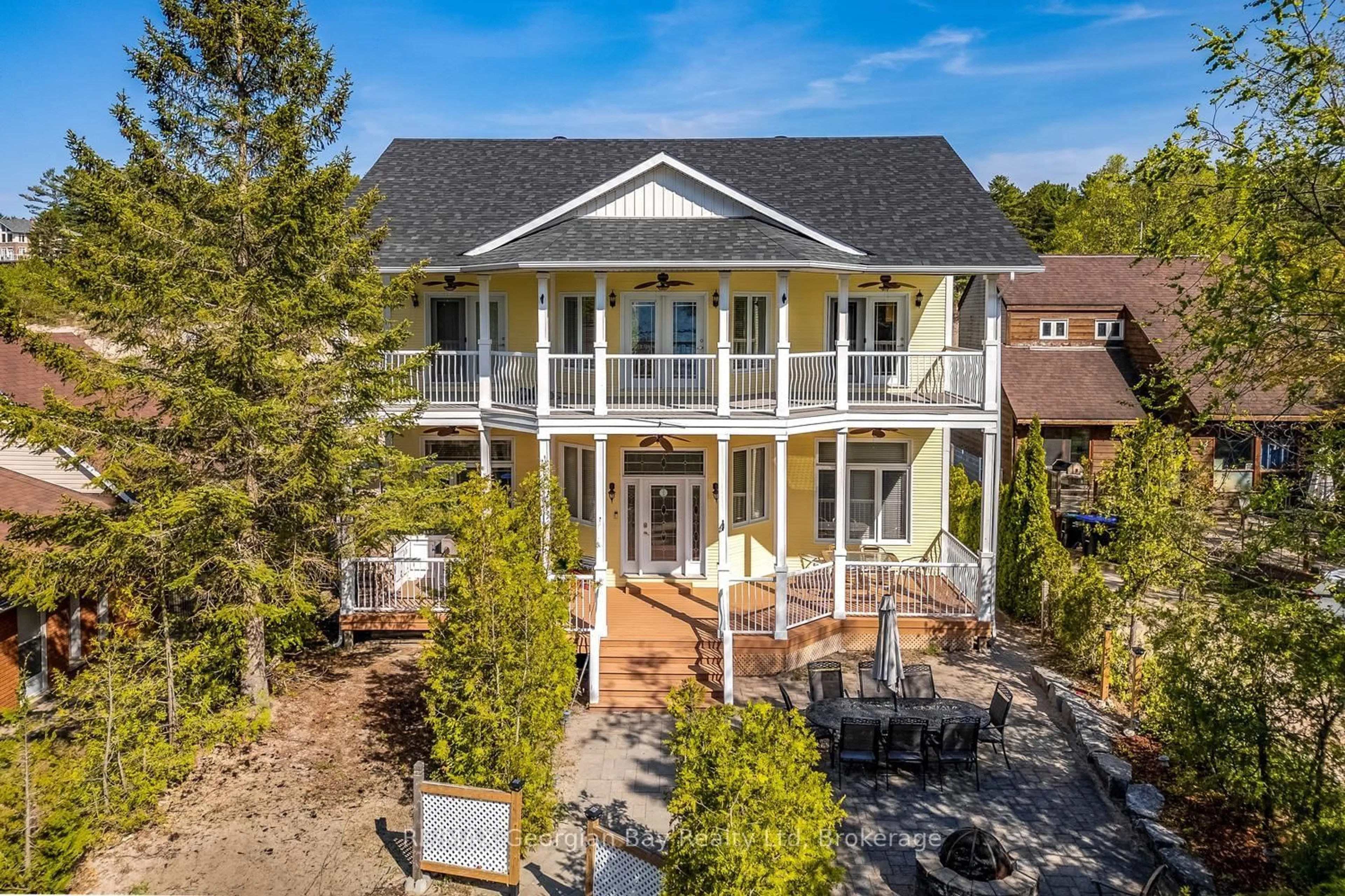 A pic from outside/outdoor area/front of a property/back of a property/a pic from drone, unknown for 1107 Tiny Beaches Rd, Tiny Ontario L0L 2T0