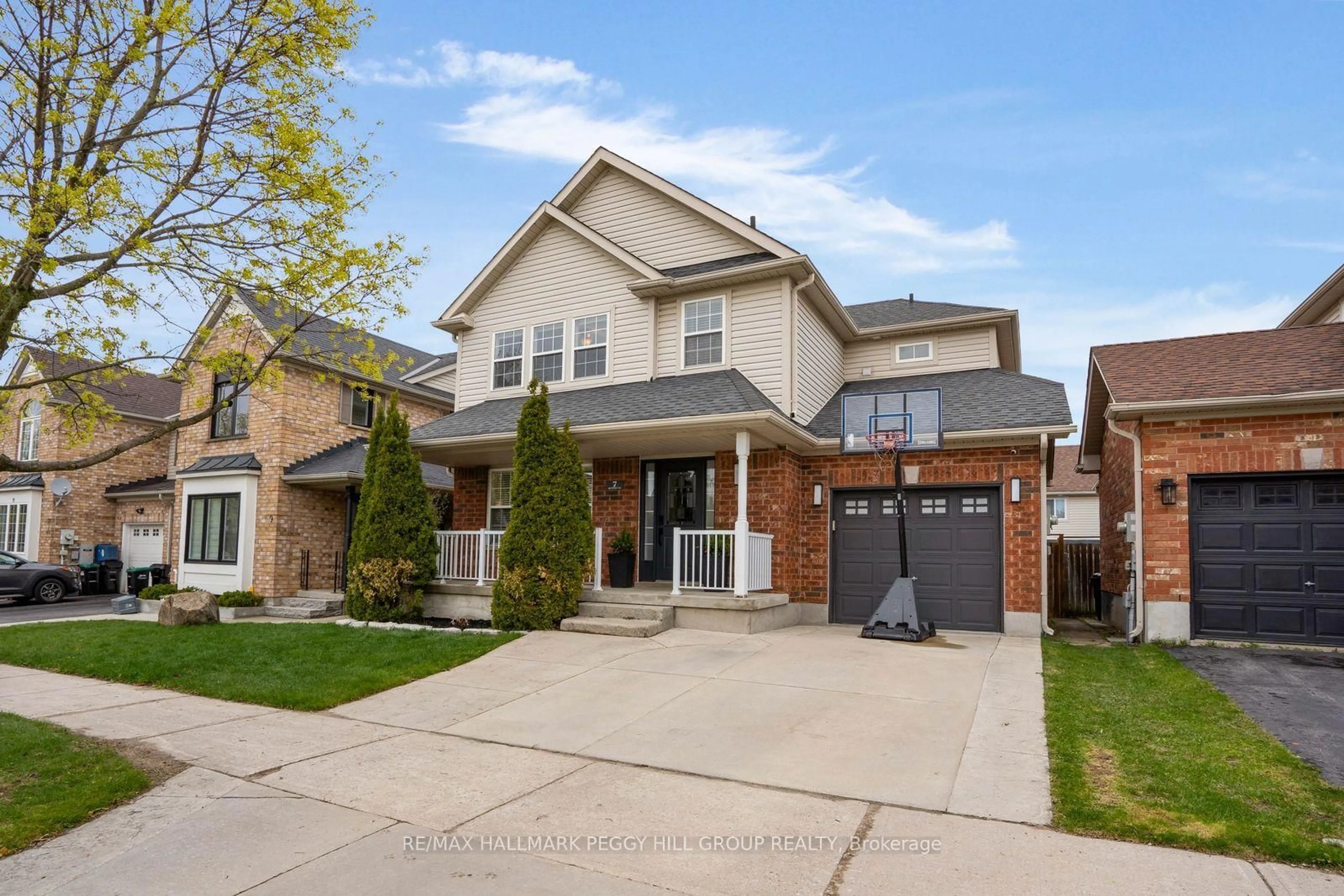 Home with brick exterior material, street for 7 Bentley Cres, Barrie Ontario L4N 0Z1