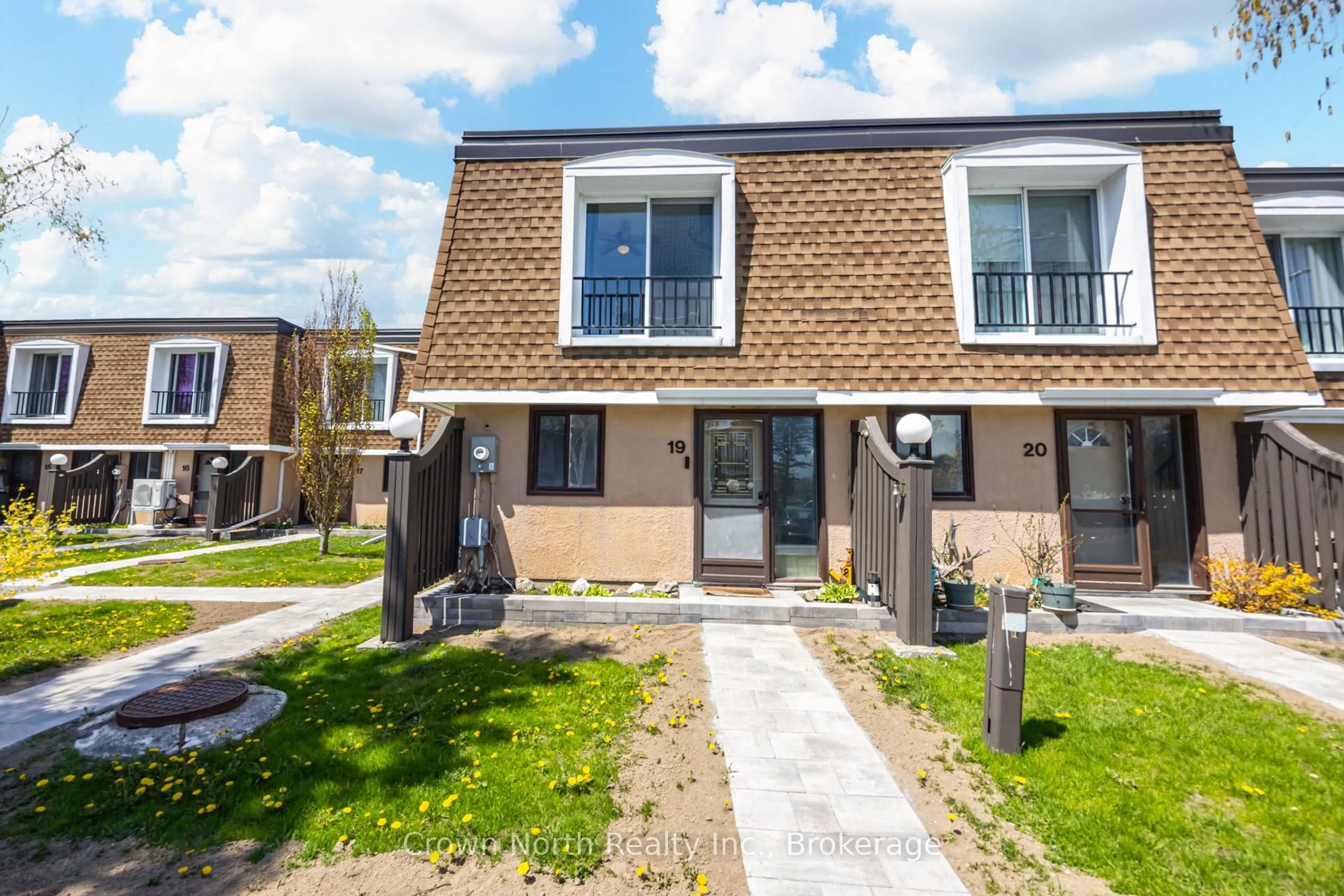 A pic from outside/outdoor area/front of a property/back of a property/a pic from drone, street for 2 Paradise Blvd #19, Ramara Ontario L0K 1B0