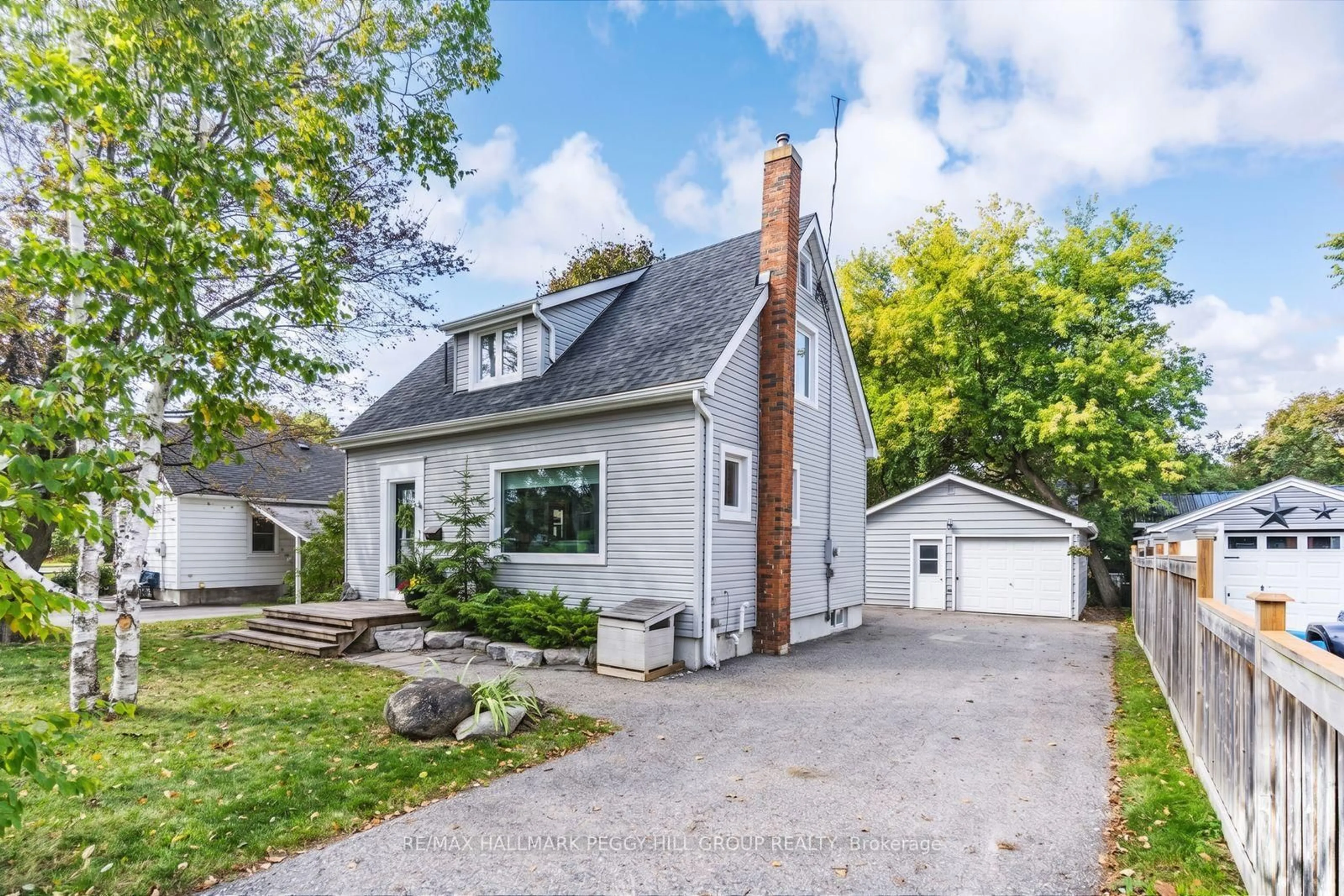 Home with brick exterior material, street for 10 Holgate St, Barrie Ontario L4N 2T5
