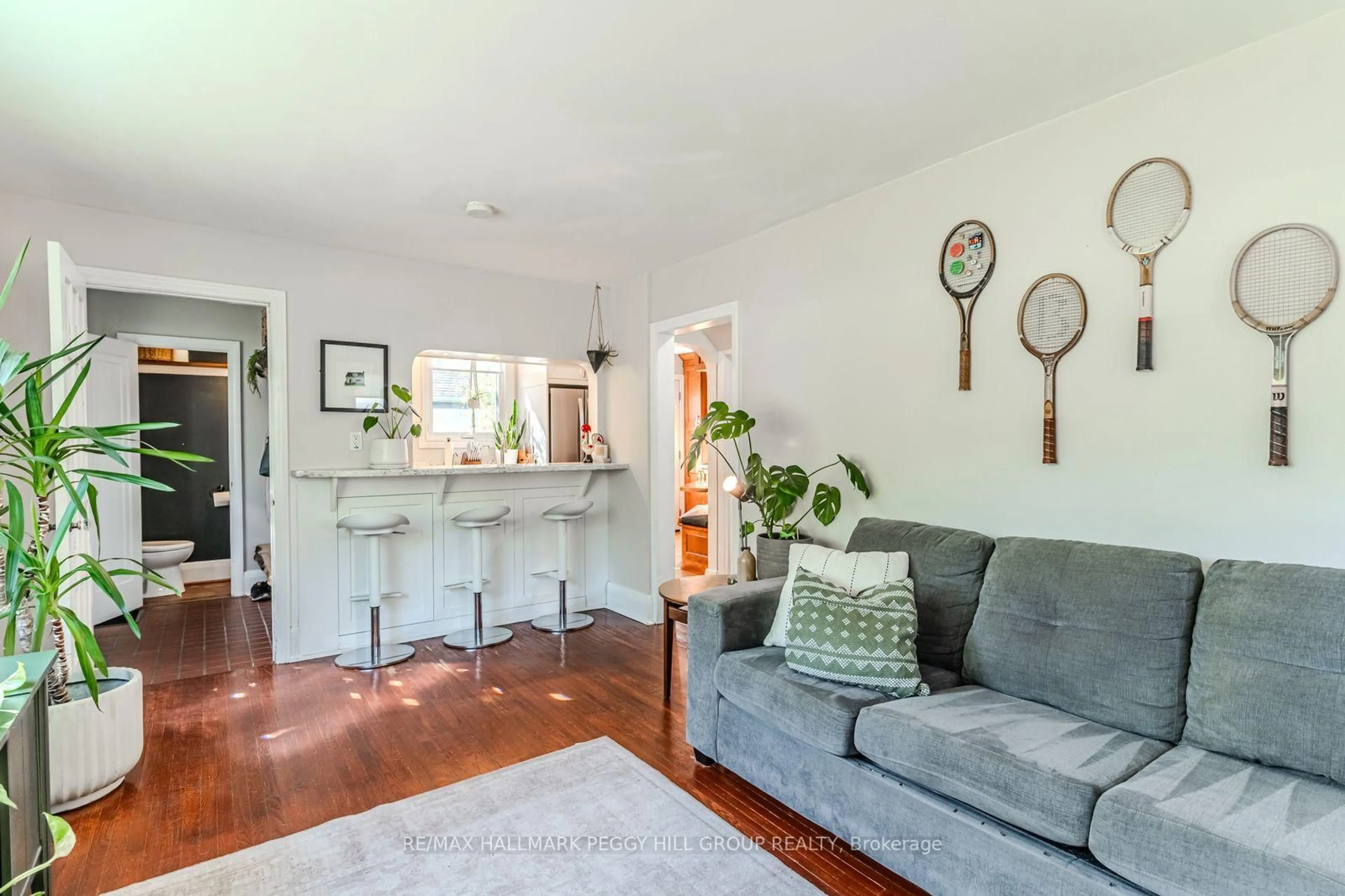 Living room with furniture, unknown for 10 Holgate St, Barrie Ontario L4N 2T5