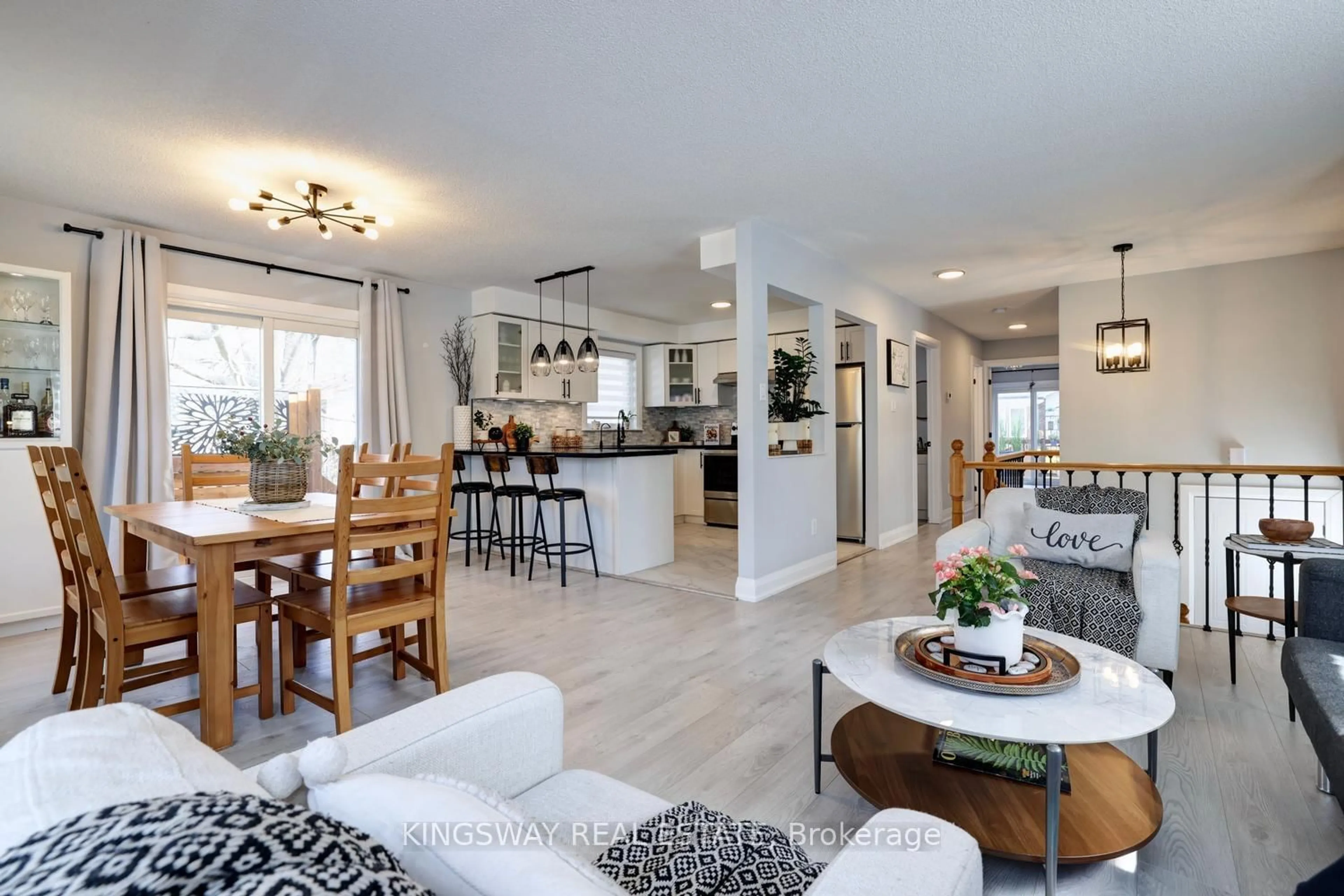 Open concept kitchen, unknown for 72 DONALD Cres, Wasaga Beach Ontario L9Z 1E3