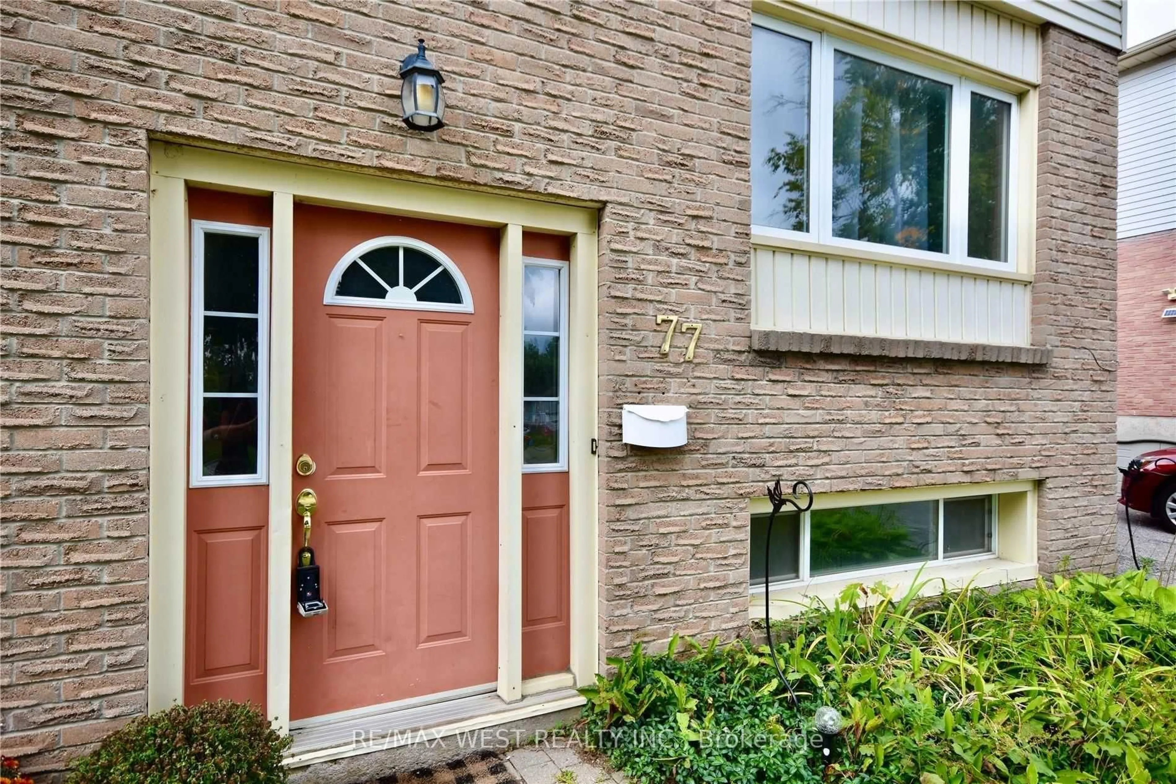 Home with brick exterior material, street for 77 Carlton Rd, Barrie Ontario L4M 5K8