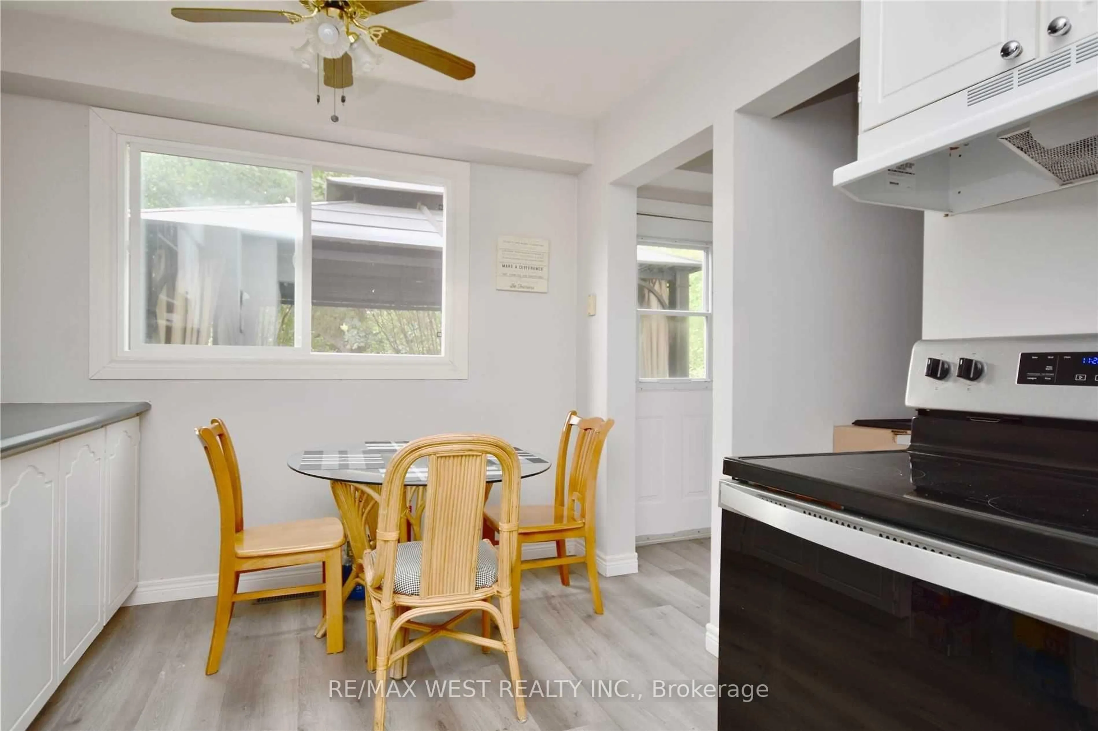 Standard kitchen, wood/laminate floor for 77 Carlton Rd, Barrie Ontario L4M 5K8