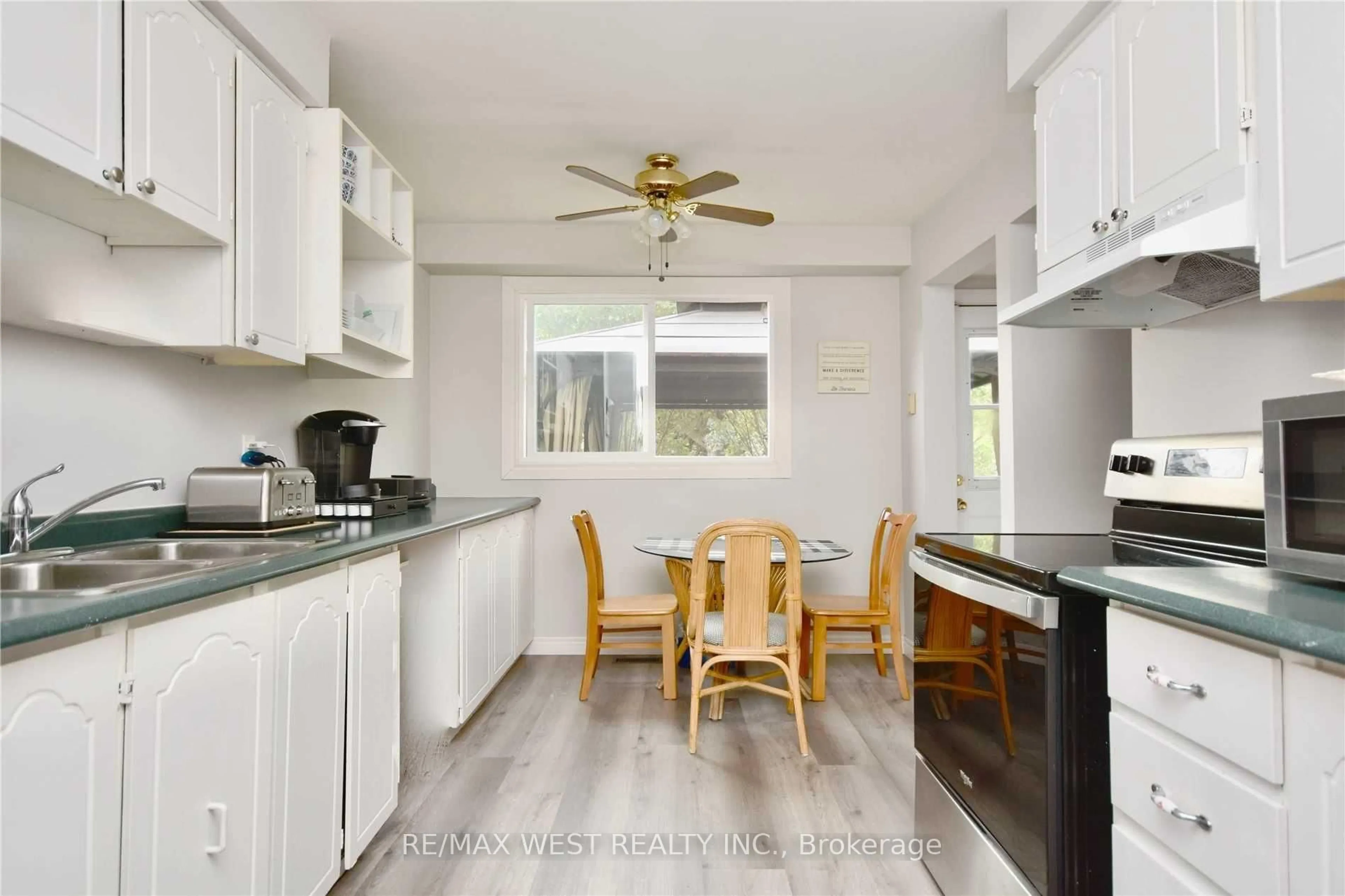 Standard kitchen, unknown for 77 Carlton Rd, Barrie Ontario L4M 5K8