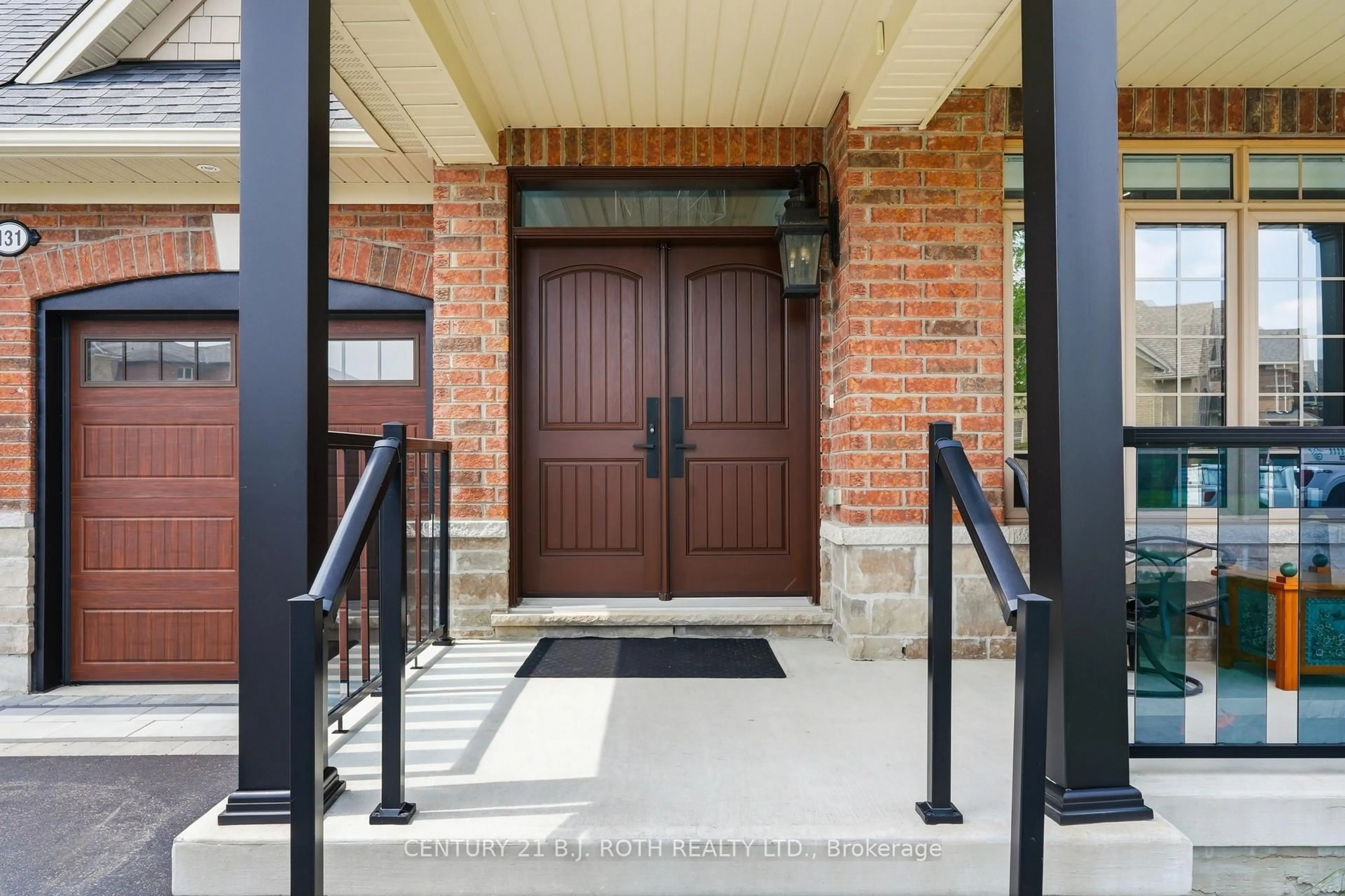 Indoor entryway for 131 Trail Blvd, Springwater Ontario L9X 0S7