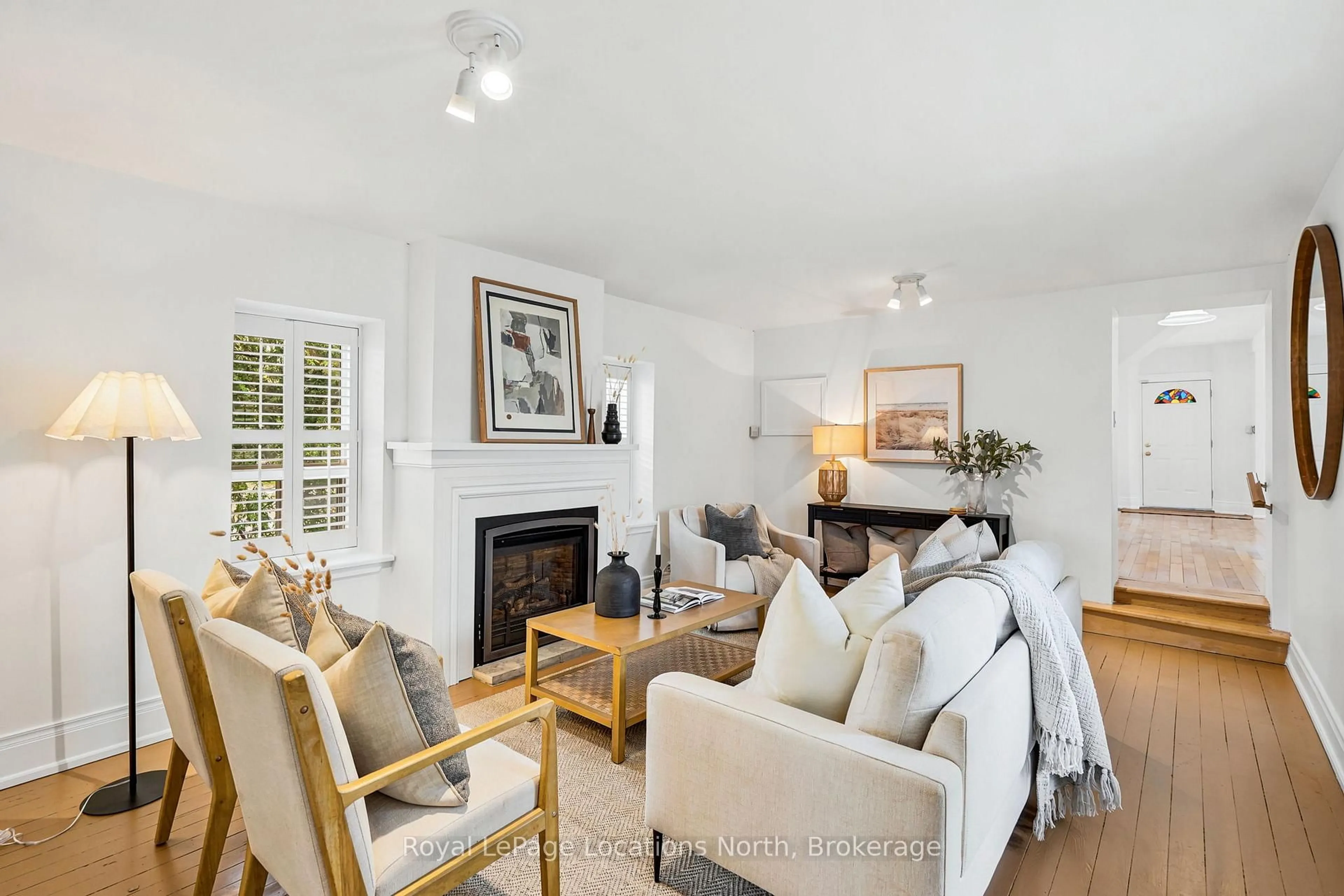Living room with furniture, wood/laminate floor for 562 Cameron St, Collingwood Ontario L9Y 2J3