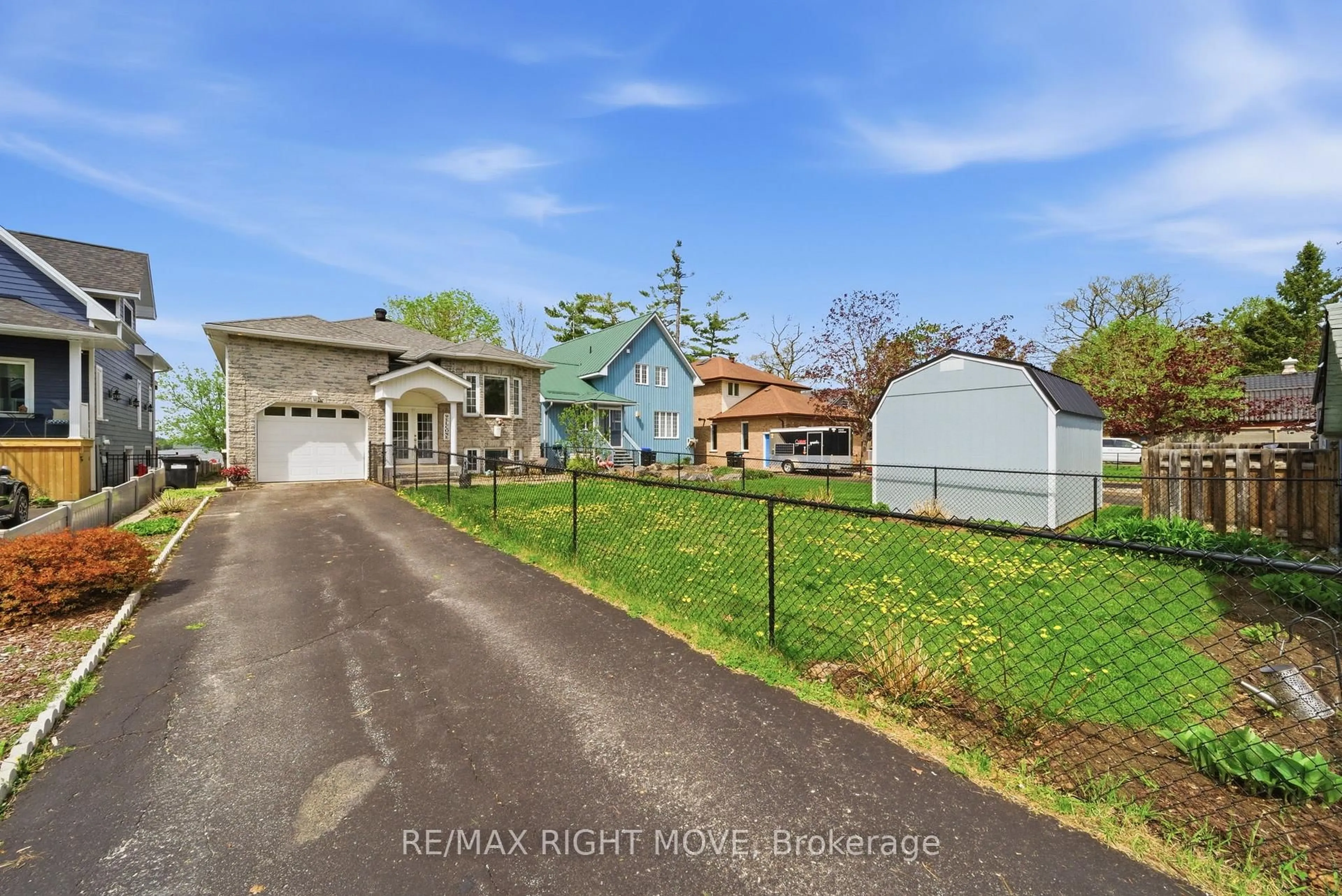 A pic from outside/outdoor area/front of a property/back of a property/a pic from drone, street for 1174 15 Line, Oro-Medonte Ontario L3V 8C6