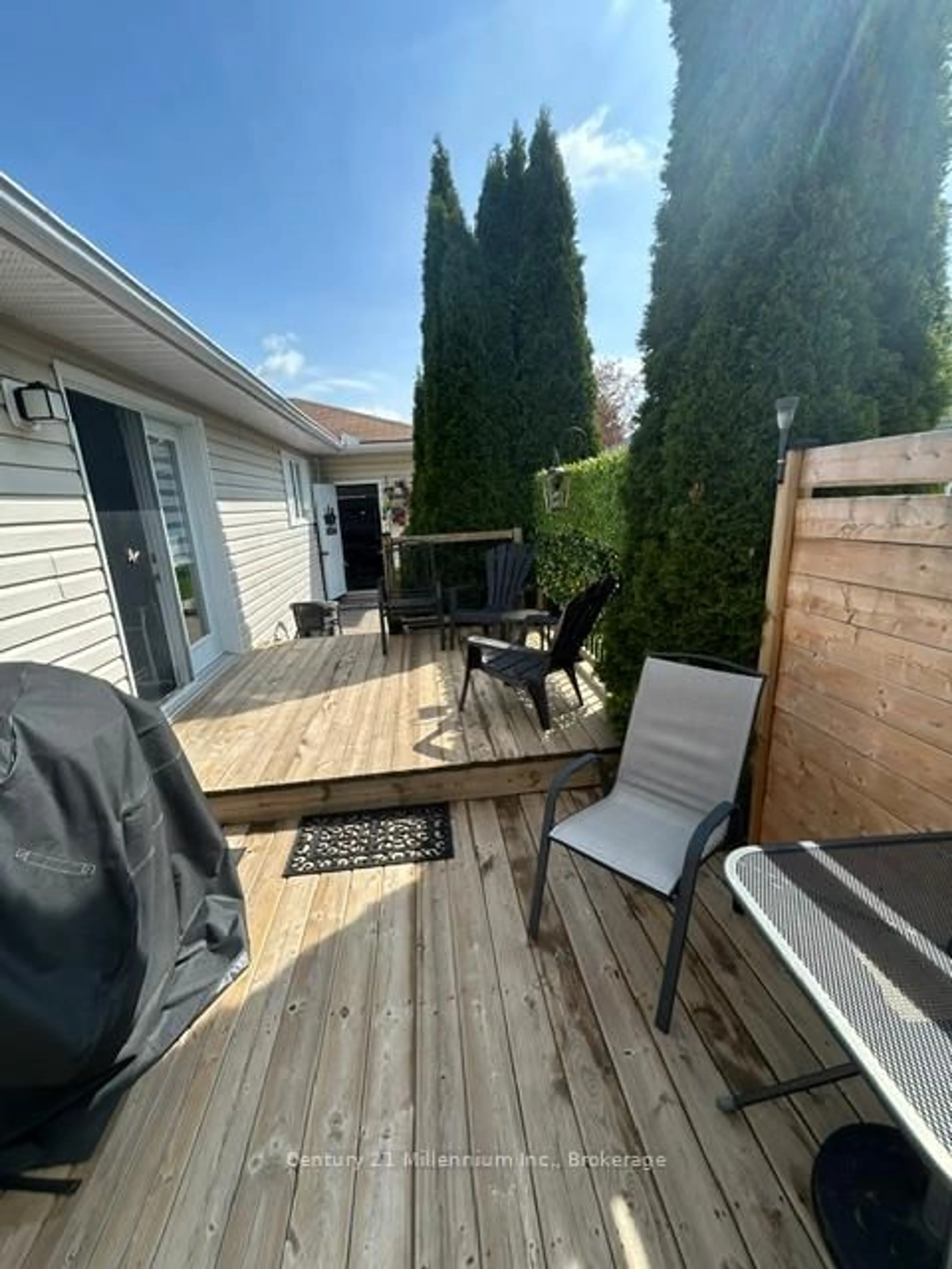 Patio, unknown for 8 Kentucky Ave, Wasaga Beach Ontario L9Z 3A8