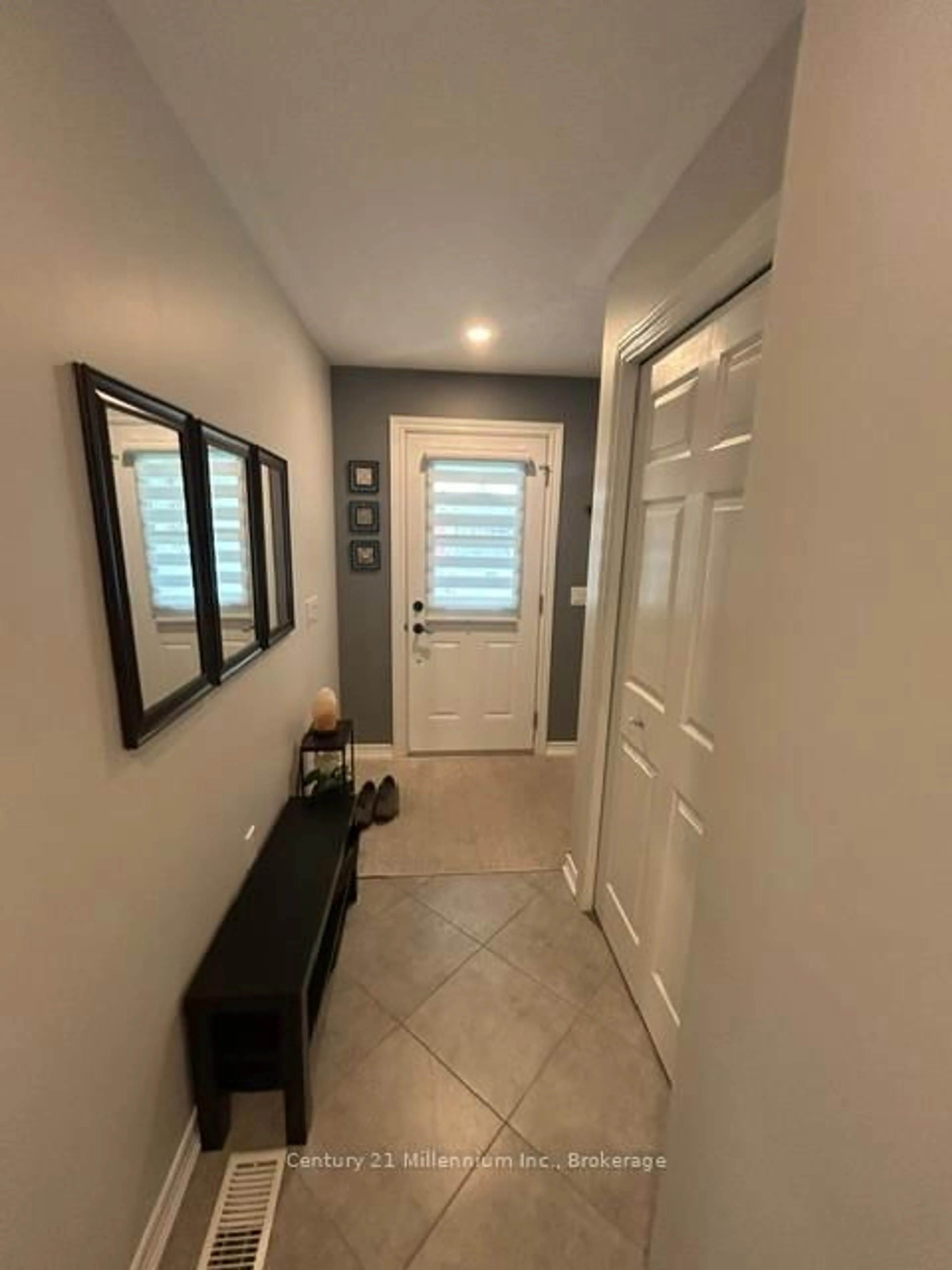 Indoor entryway for 8 Kentucky Ave, Wasaga Beach Ontario L9Z 3A8