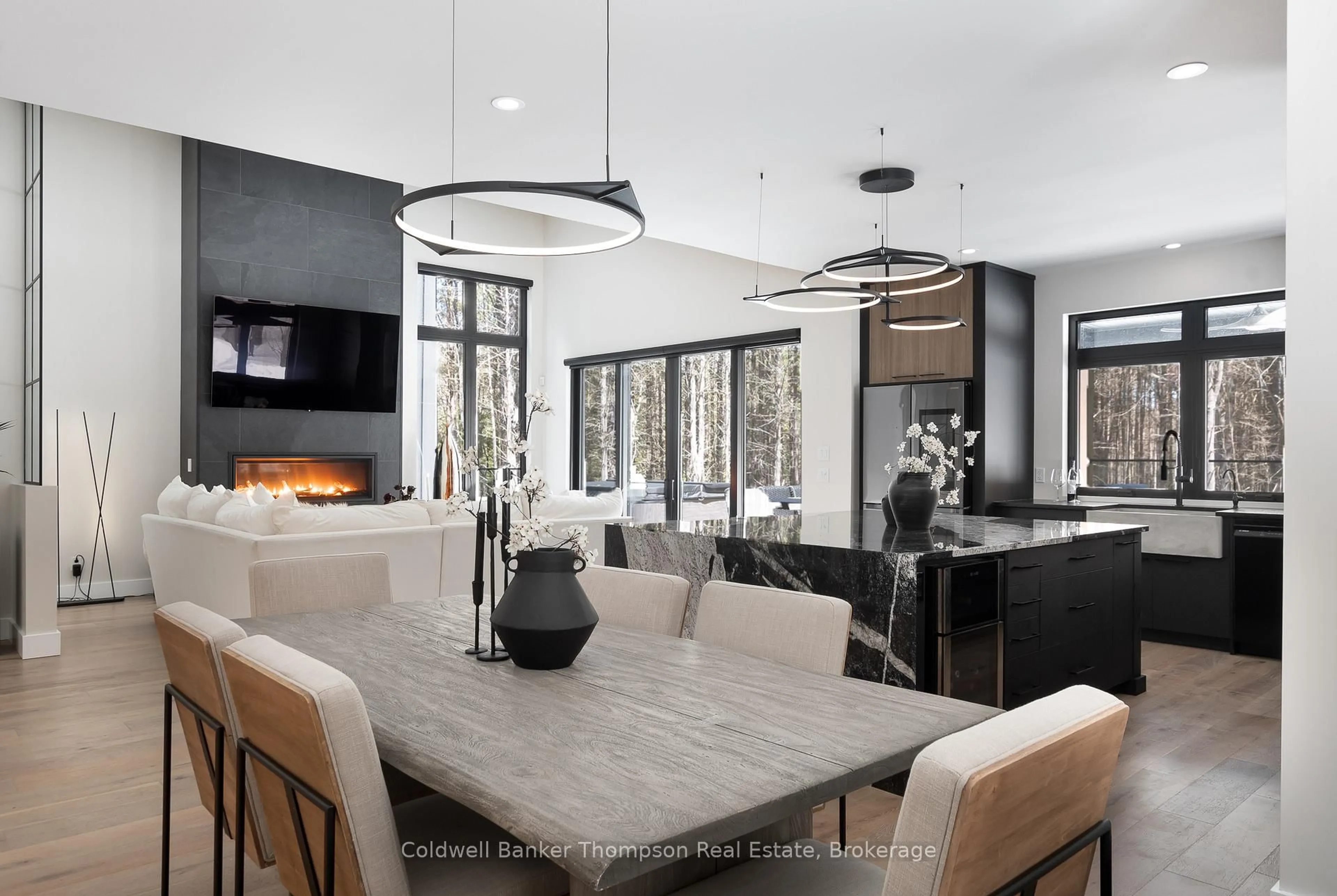 Open concept kitchen, unknown for 5130 Severn Pines Cres, Severn Ontario L0K 2B0