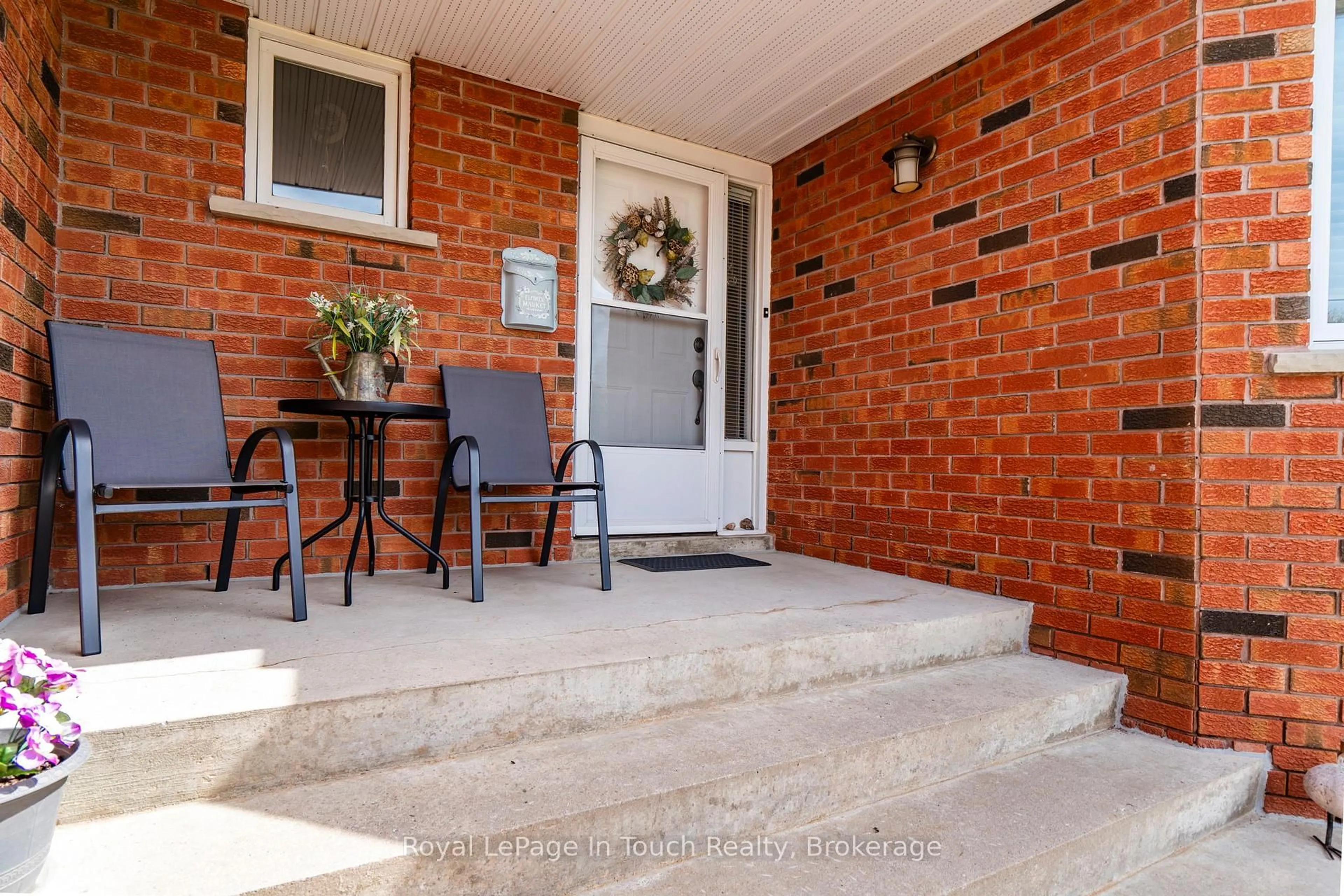 Patio, street for 101 Peel St, Penetanguishene Ontario L9M 1C3