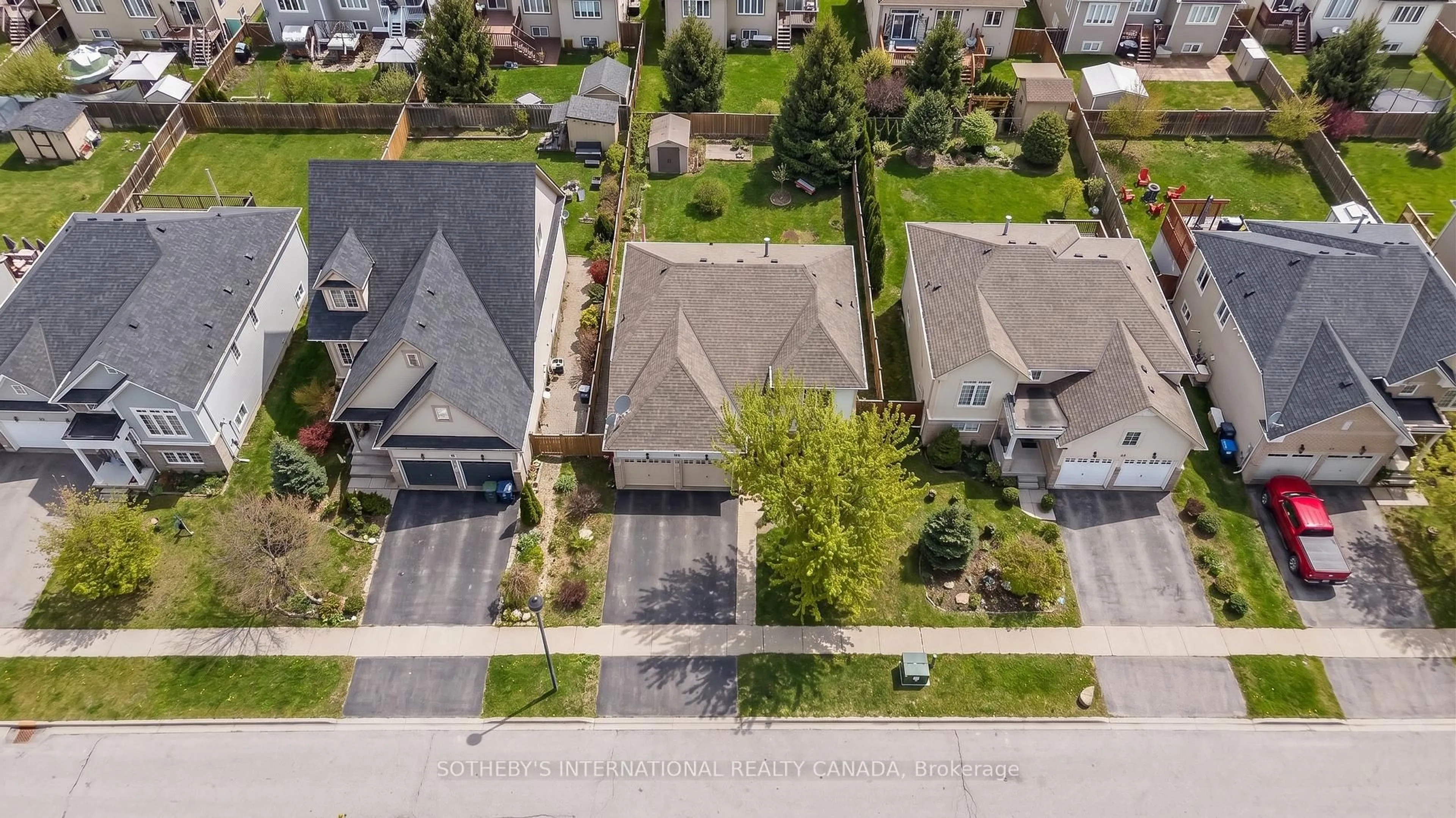 A pic from outside/outdoor area/front of a property/back of a property/a pic from drone, street for 19 Grand Poplar Lane, Wasaga Beach Ontario L9Z 0C7