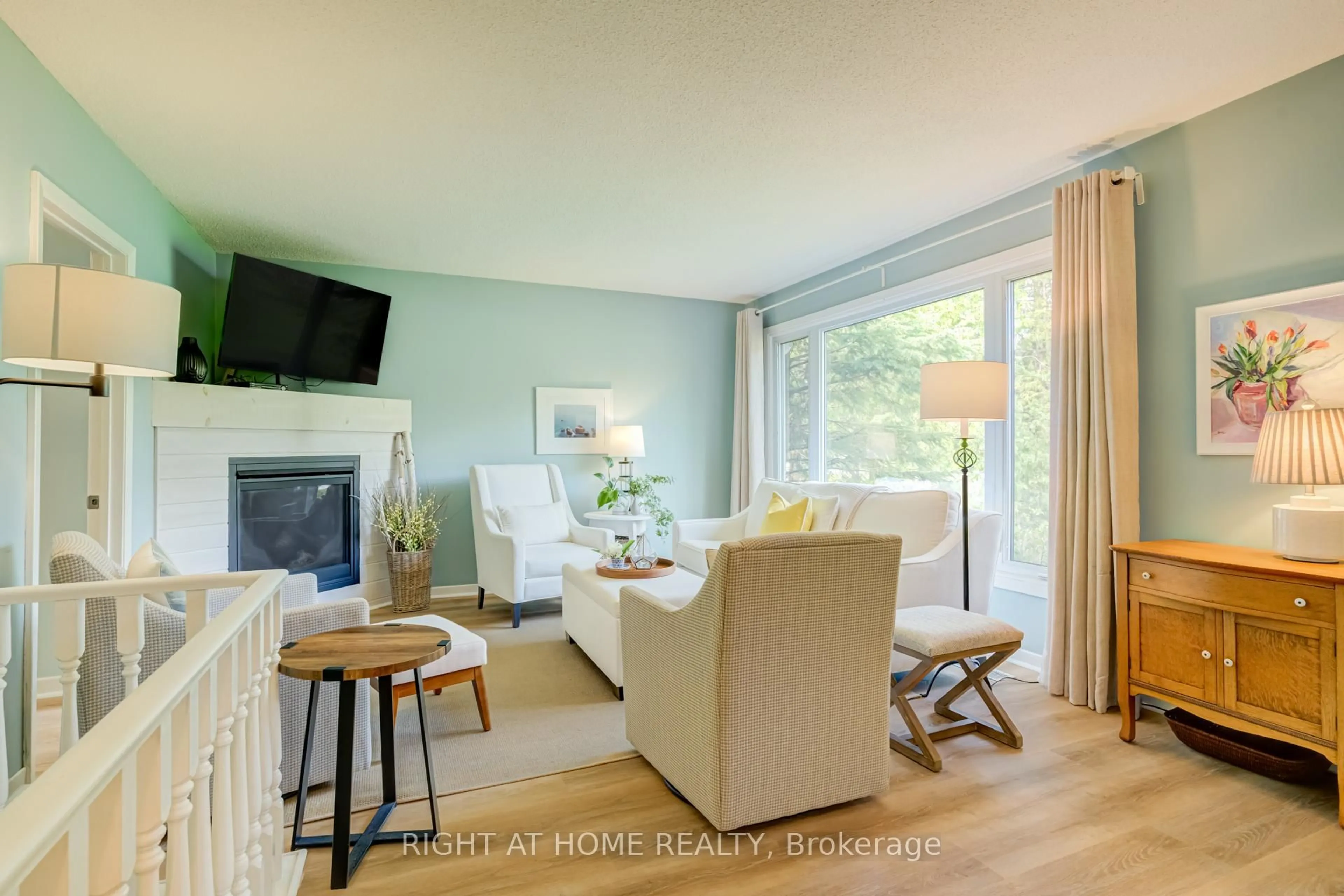 Living room with furniture, wood/laminate floor for 15 Wattie Rd, Springwater Ontario L9X 0P8