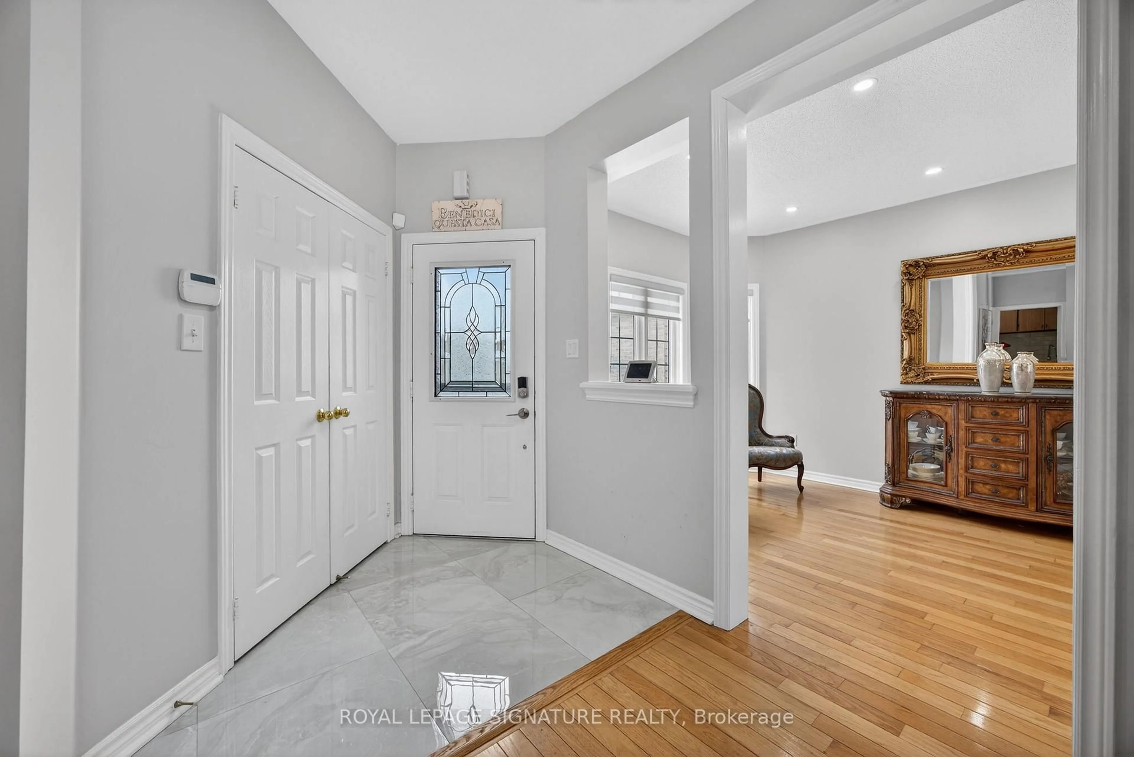 Indoor entryway for 67 Penvill Tr, Barrie Ontario L4N 5M8