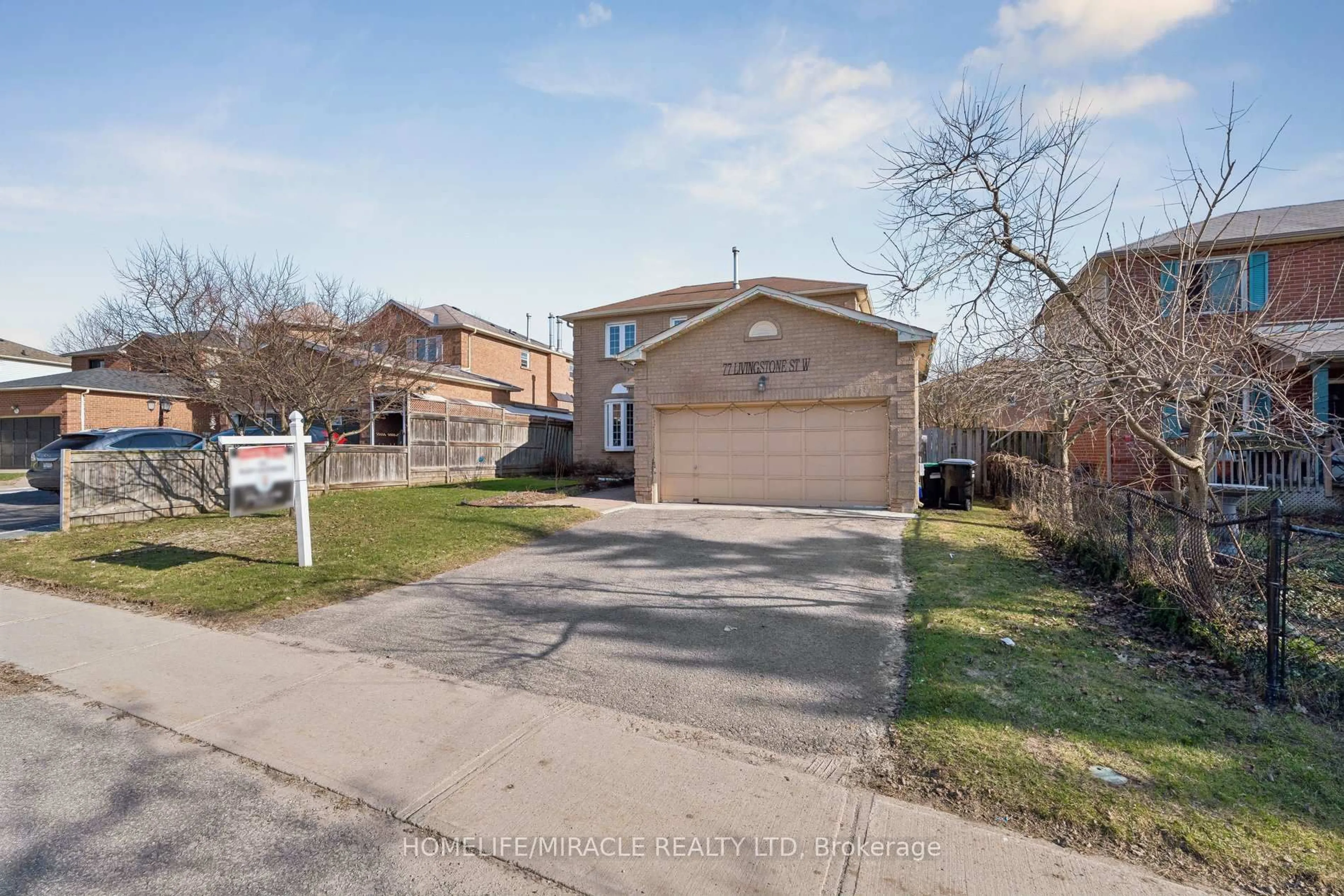 A pic from outside/outdoor area/front of a property/back of a property/a pic from drone, street for 77 Livingstone St, Barrie Ontario L4N 7J1