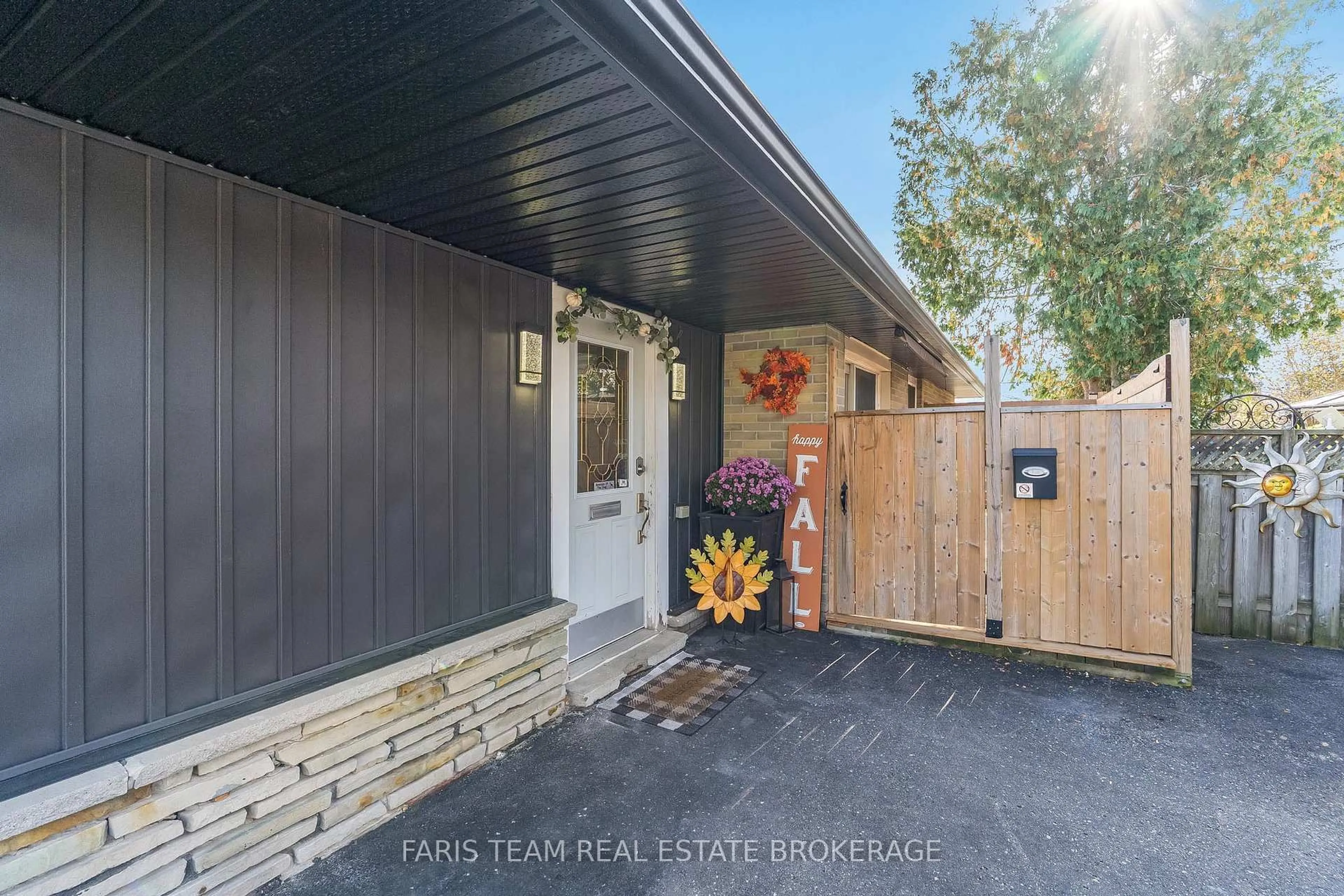 Unknown for 109 Daphne Cres, Barrie Ontario L4M 2Y7