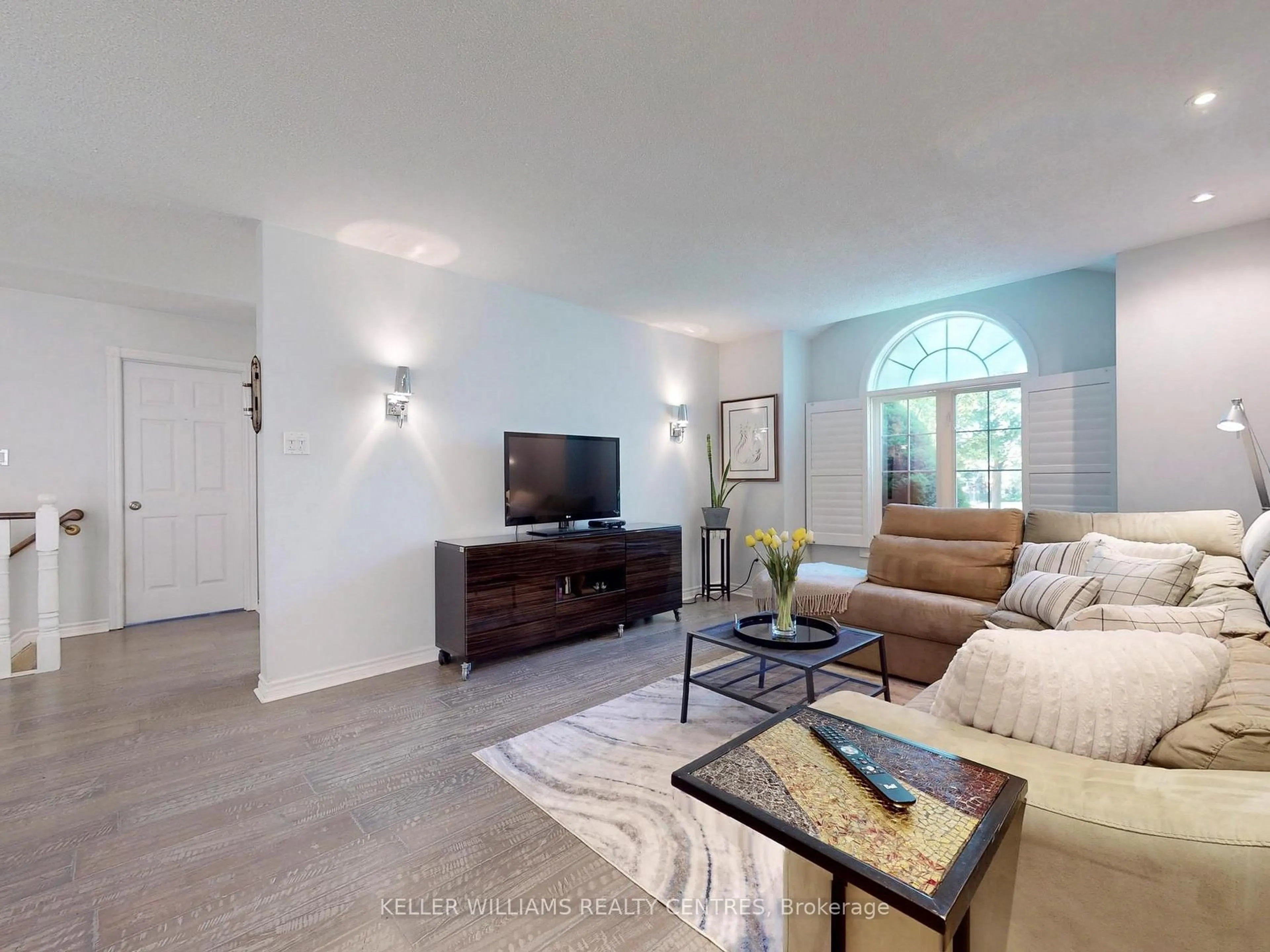 Living room with furniture, unknown for 14 Gables Way, Barrie Ontario L4N 8M3