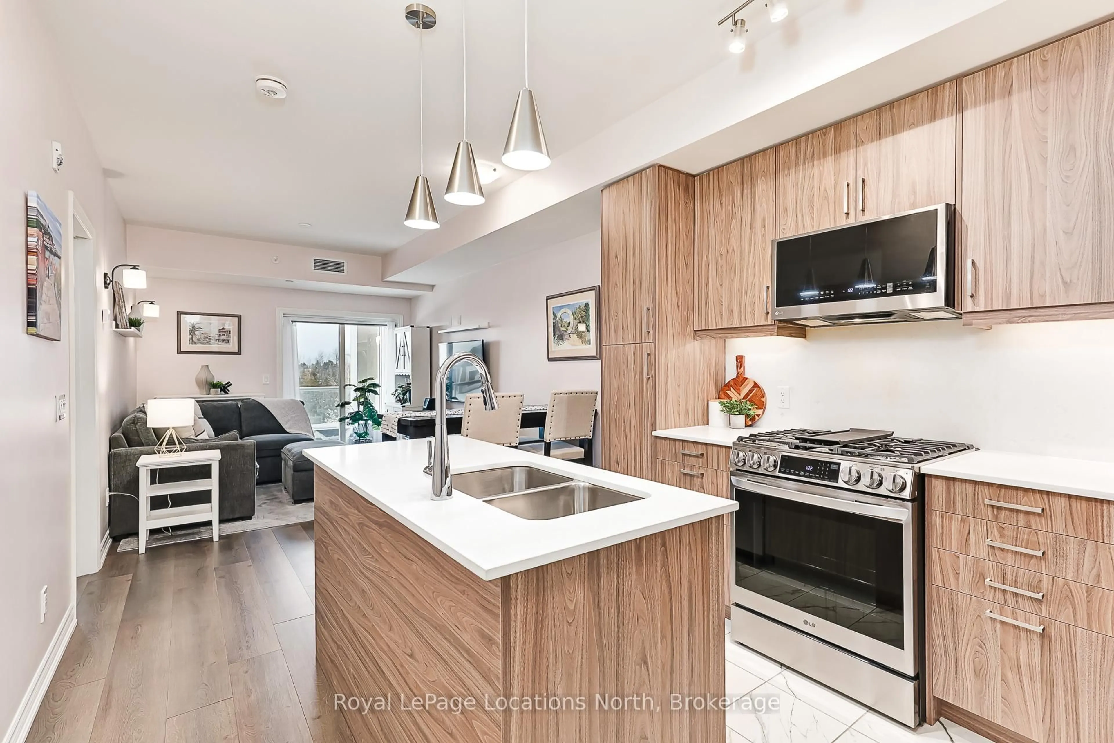 Open concept kitchen, unknown for 5 Spooner Cres #217, Collingwood Ontario L9Y 1T3