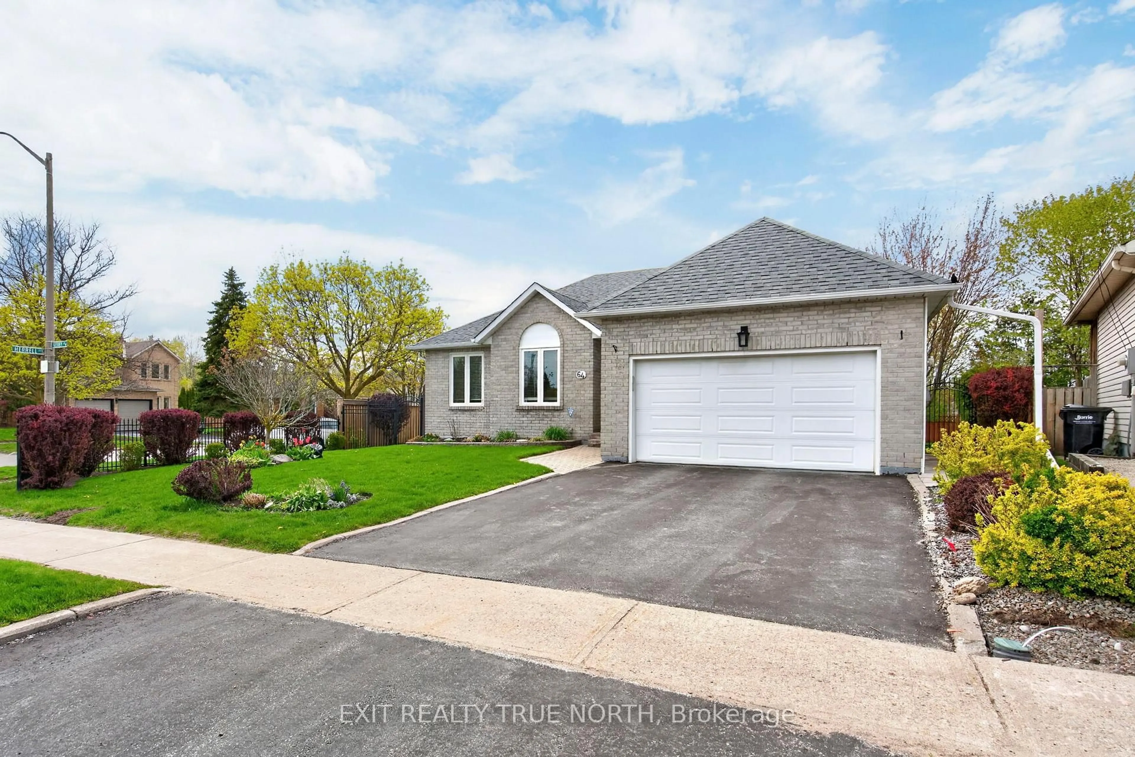 Unknown for 64 Gosney Cres, Barrie Ontario L4N 6T7