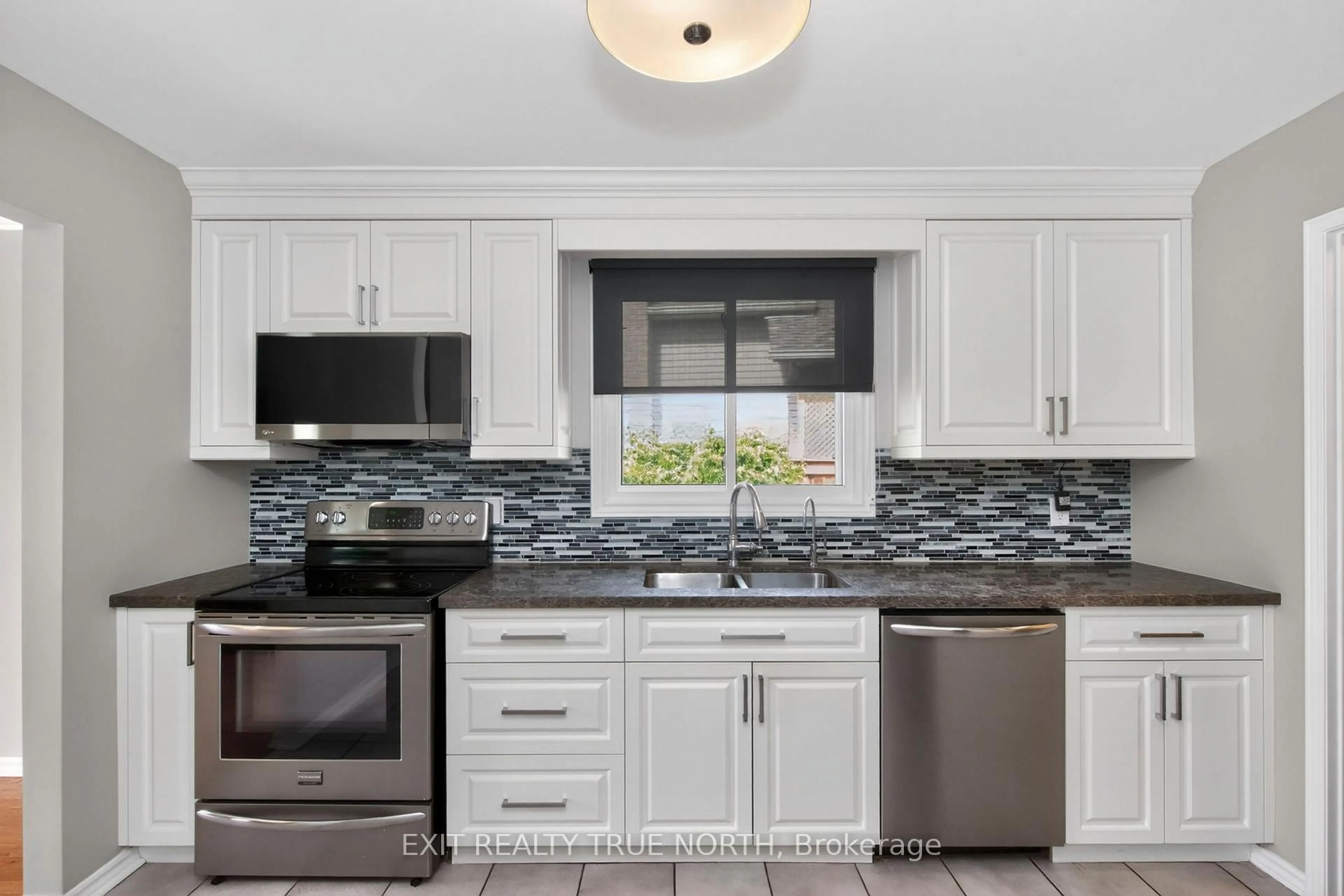 Open concept kitchen, ceramic/tile floor for 64 Gosney Cres, Barrie Ontario L4N 6T7