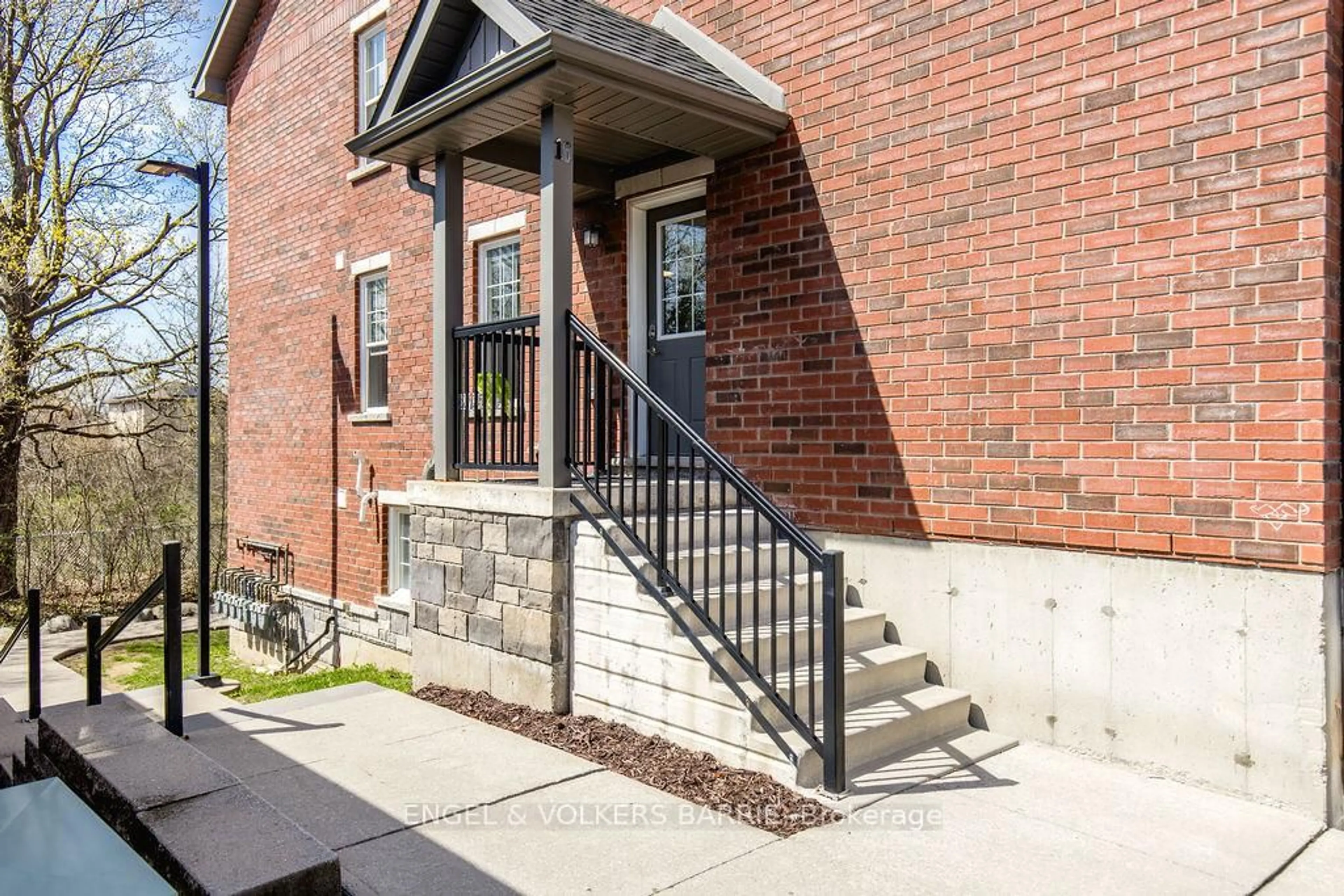 Home with brick exterior material, street for 242 Penetanguishene Rd #16, Barrie Ontario L4M 7C2