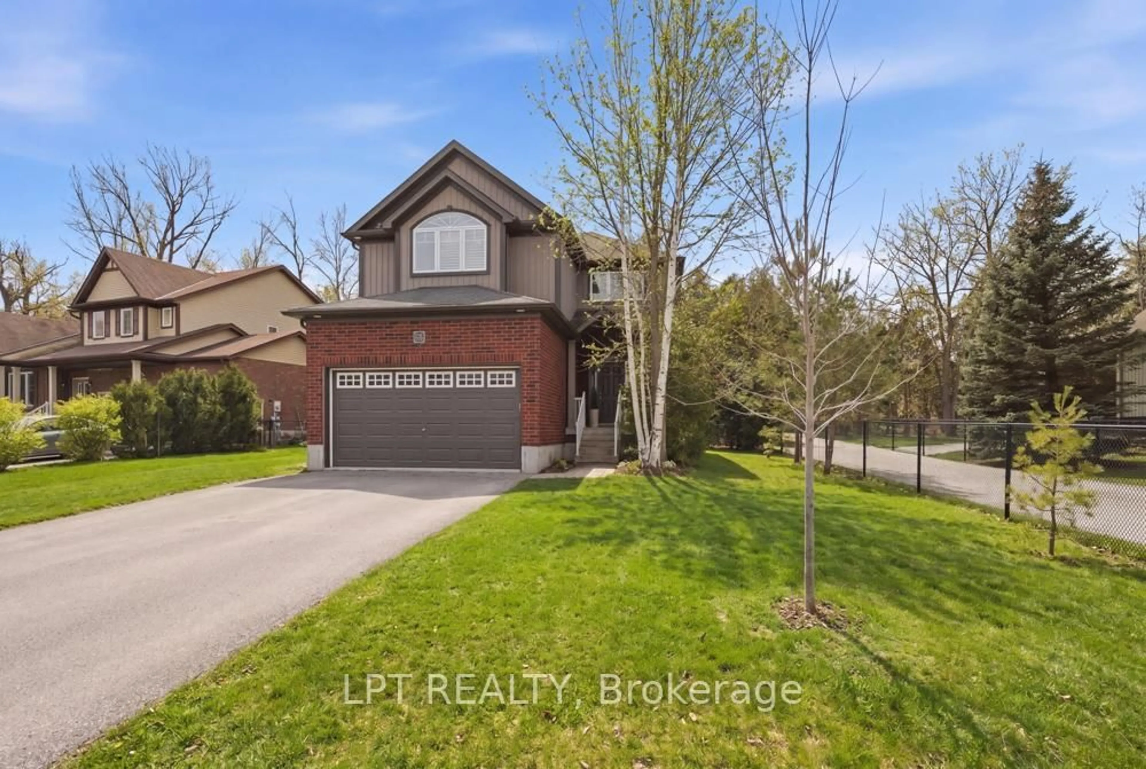 Home with brick exterior material, street for 62 Williams St, Collingwood Ontario L9Y 0C4