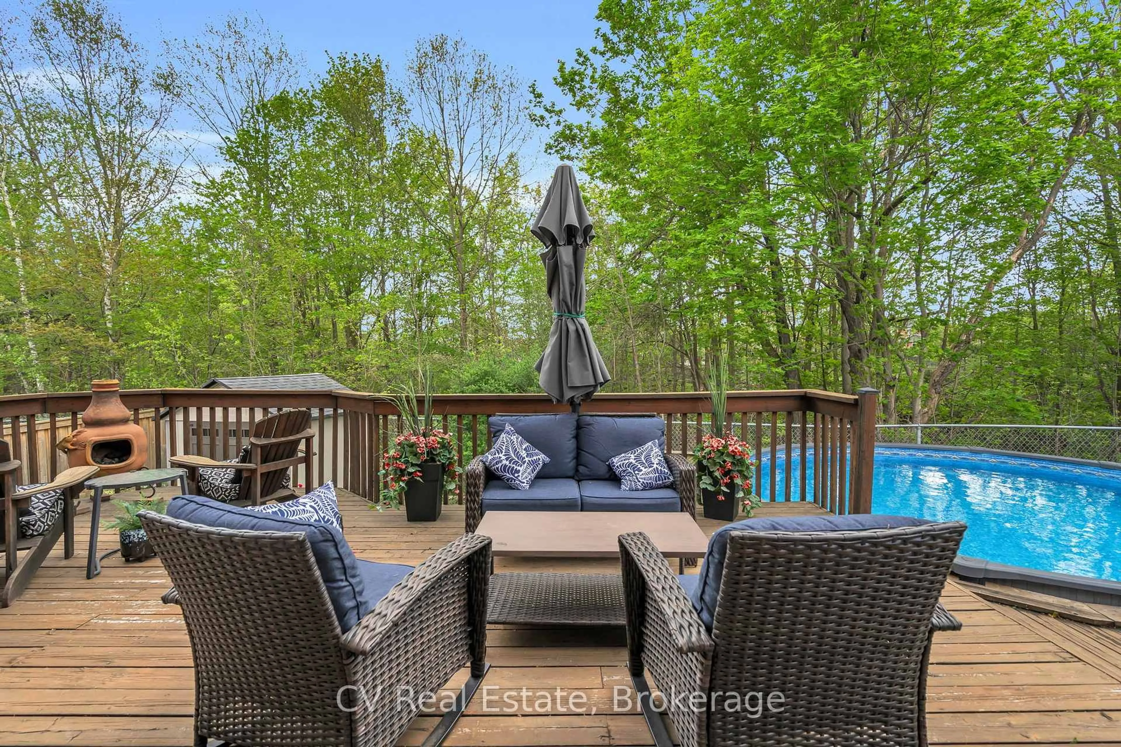 Patio, water/lake/river/ocean view for 5 McCutcheon Crt, Barrie Ontario L4N 7C6