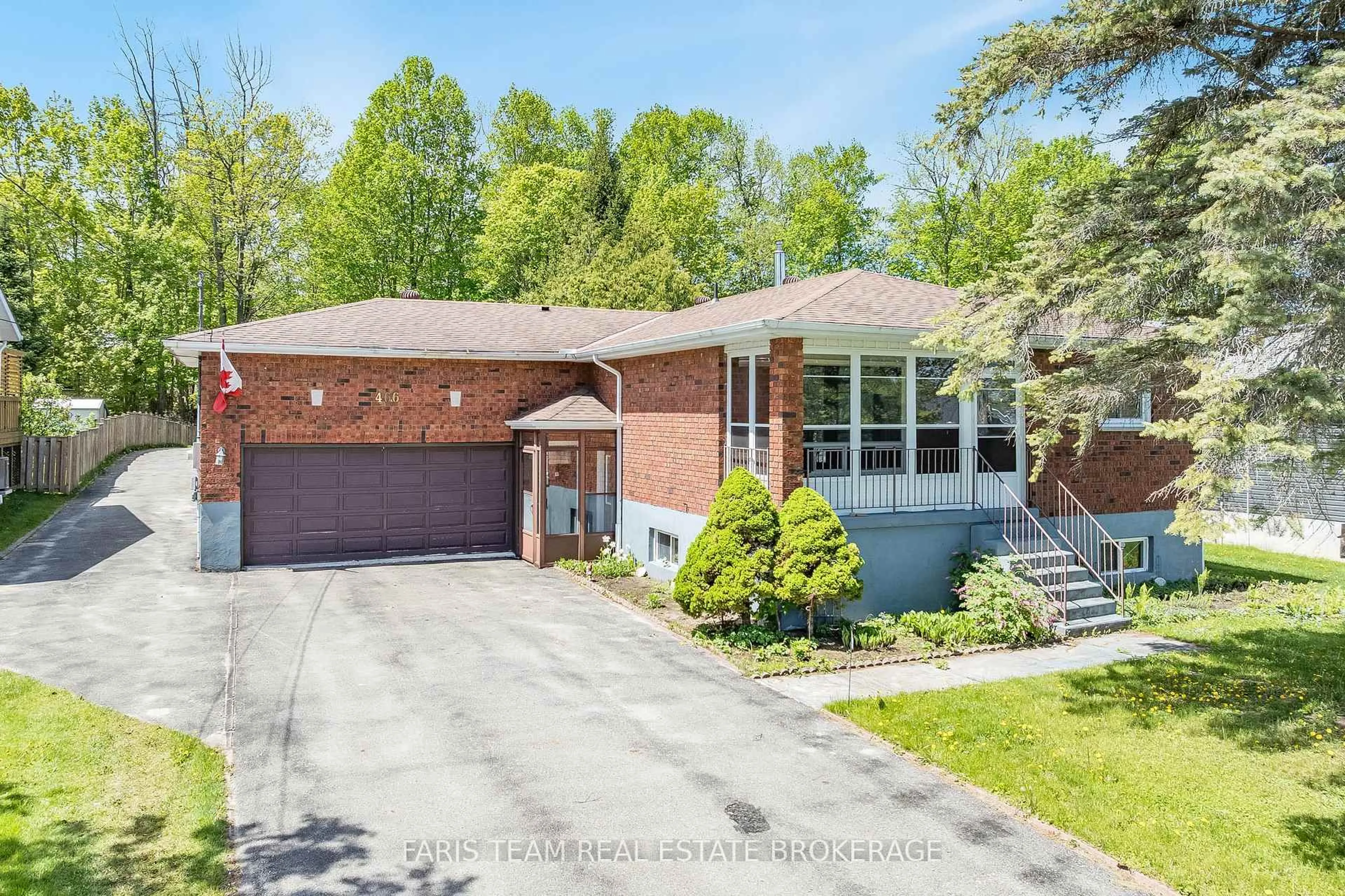 Home with brick exterior material, street for 466 Trillium St, Tay Ontario L0K 2A0