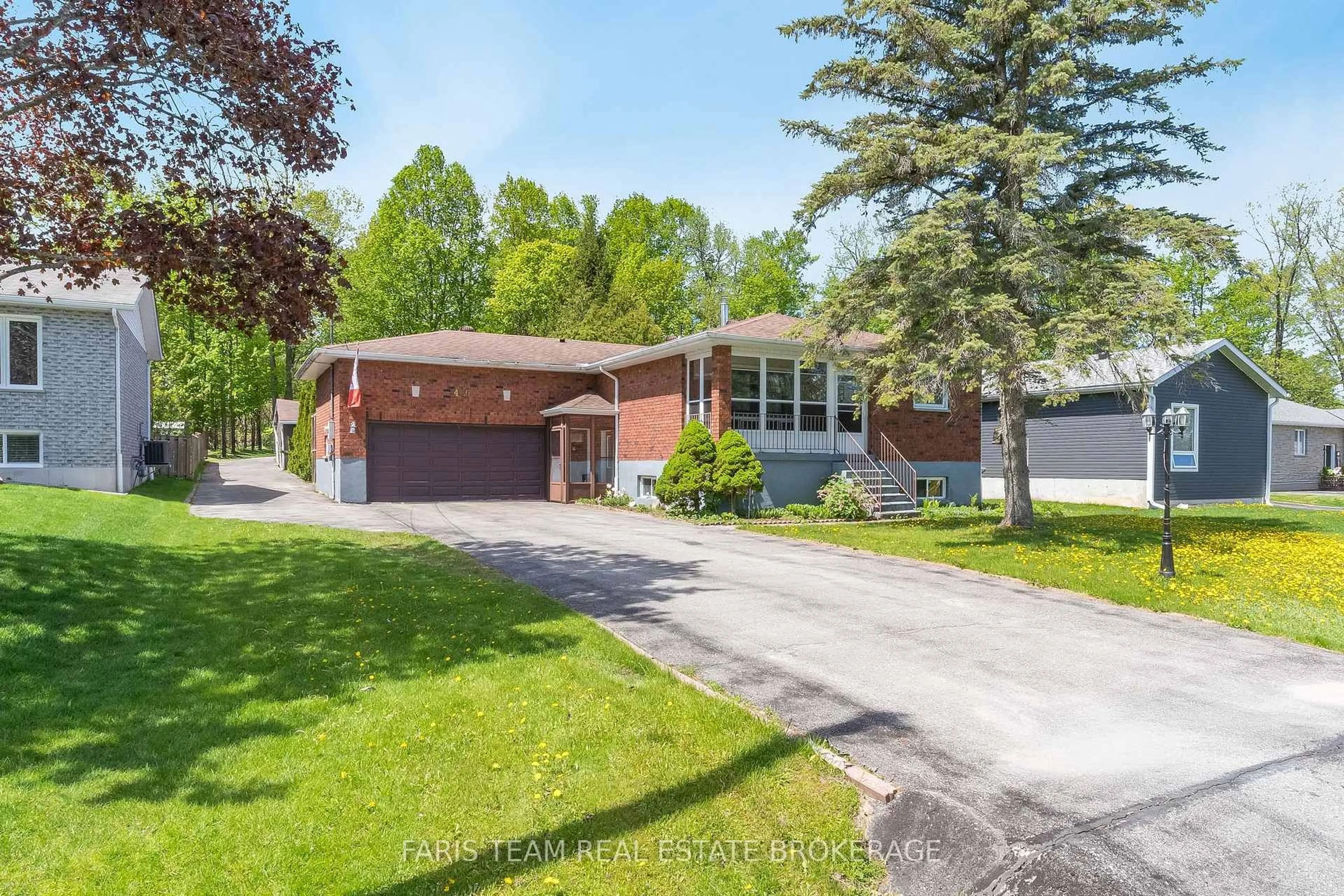 Home with brick exterior material, street for 466 Trillium St, Tay Ontario L0K 2A0